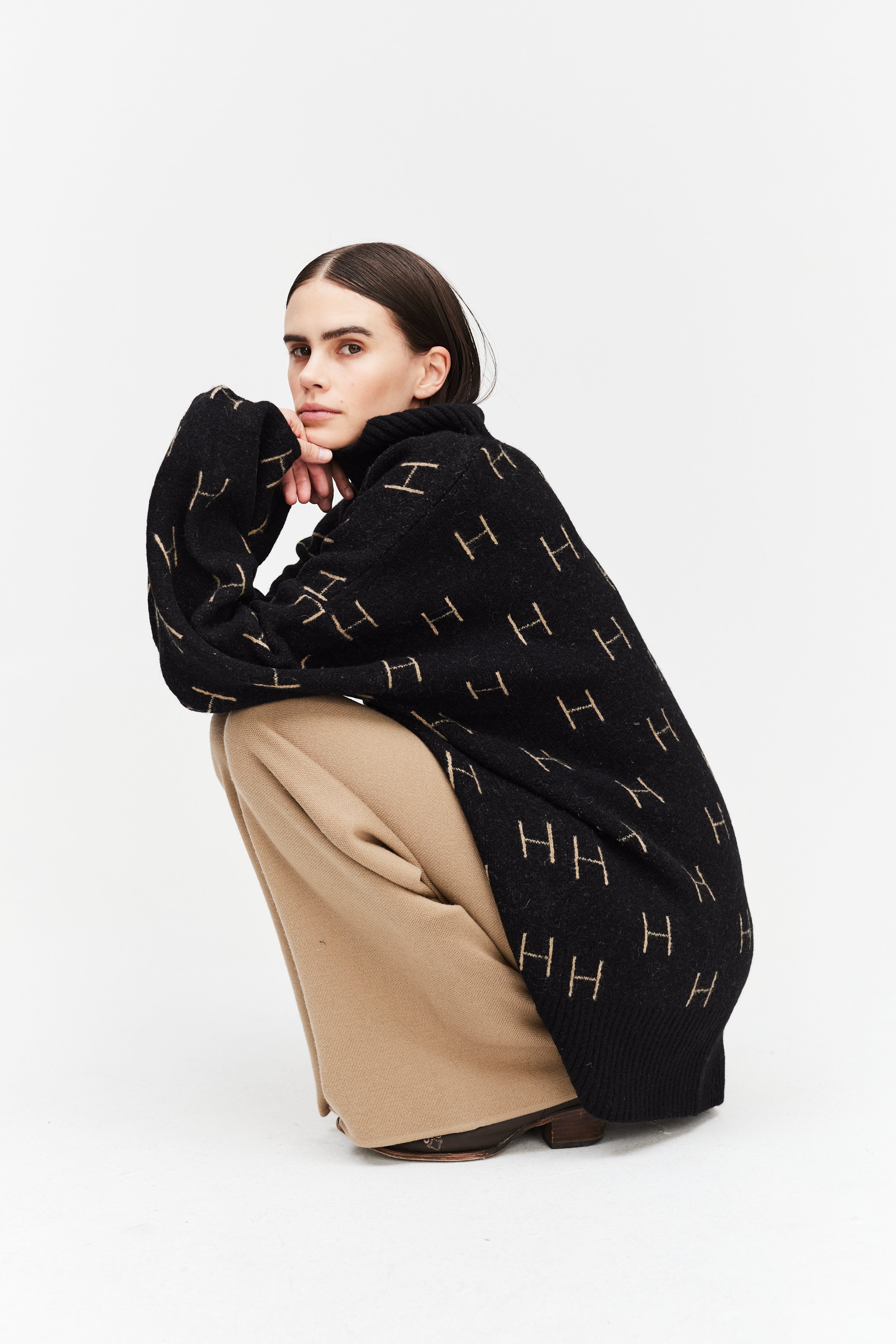 FAM Sweater Long in Black Pullover Hést