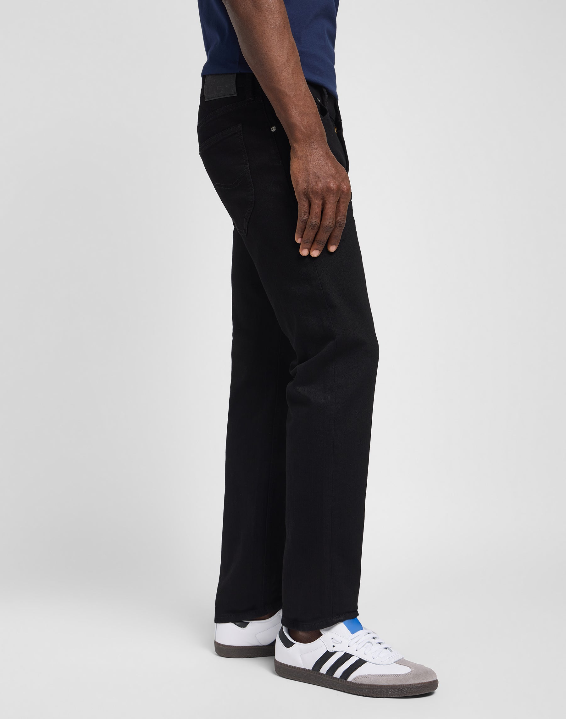 Daren Zip Fly in Clean Black Jeans Lee