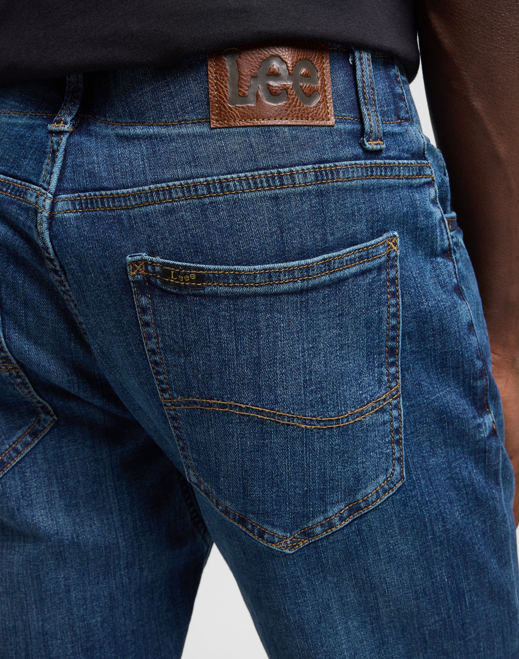 Straight Fit XM in Maddox Jeans Lee