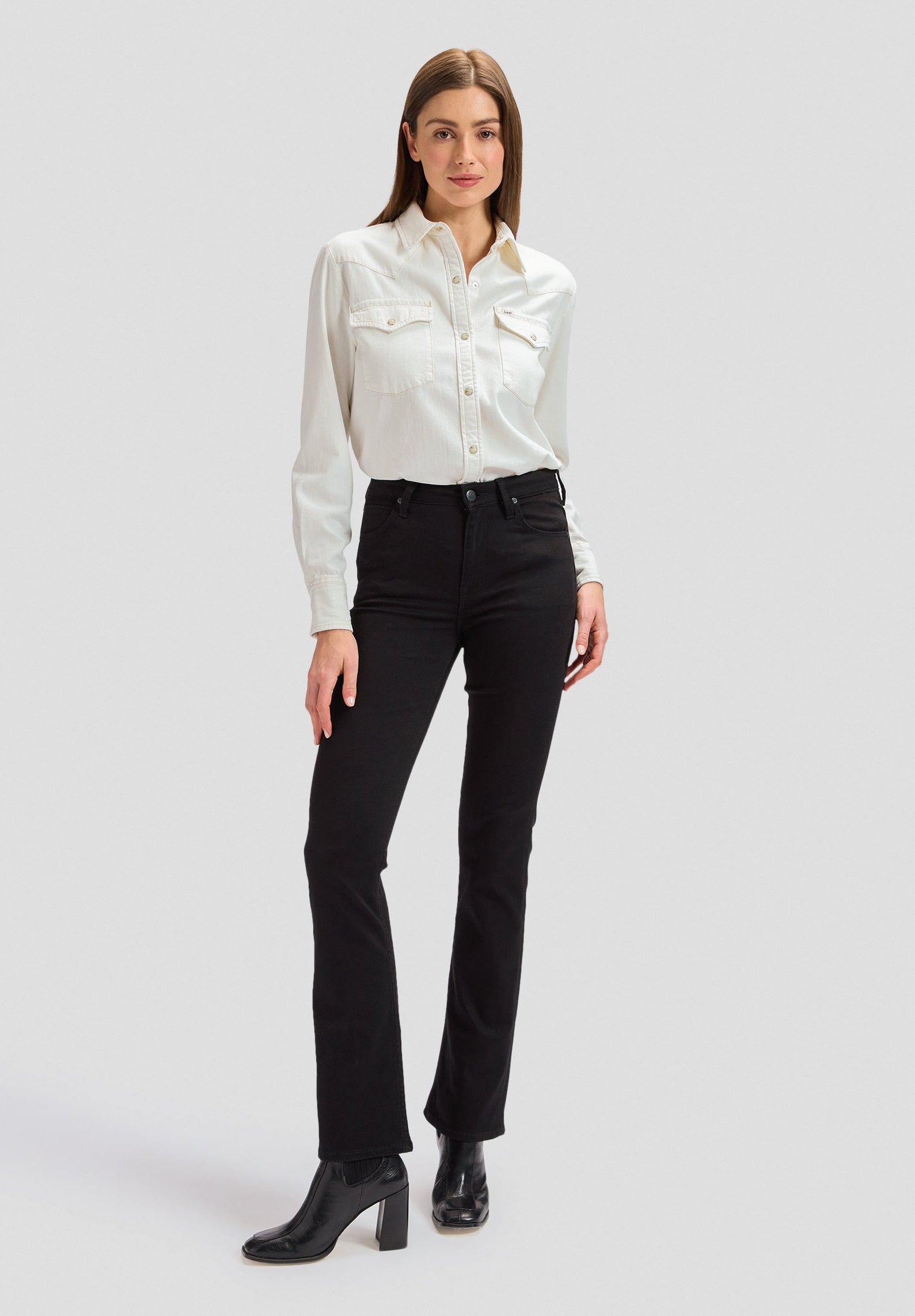 Breese Bootcut in Black Rinse Jeans Lee