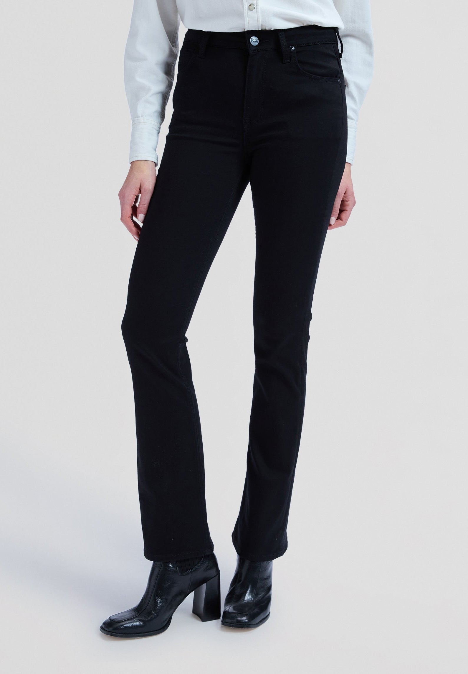 Breese Bootcut in Black Rinse Jeans Lee