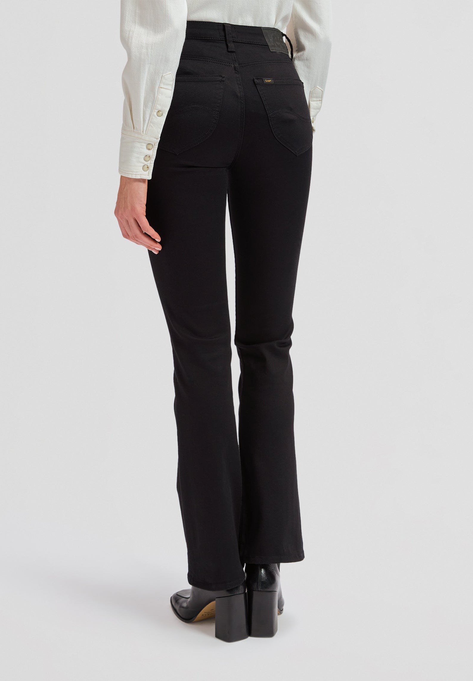 Breese Bootcut in Black Rinse Jeans Lee
