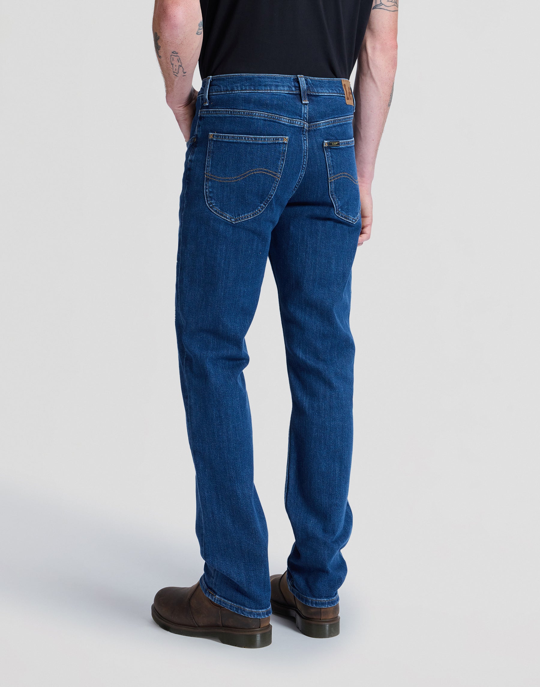 Brooklyn Straight in Dark Stonewash Jeans Lee