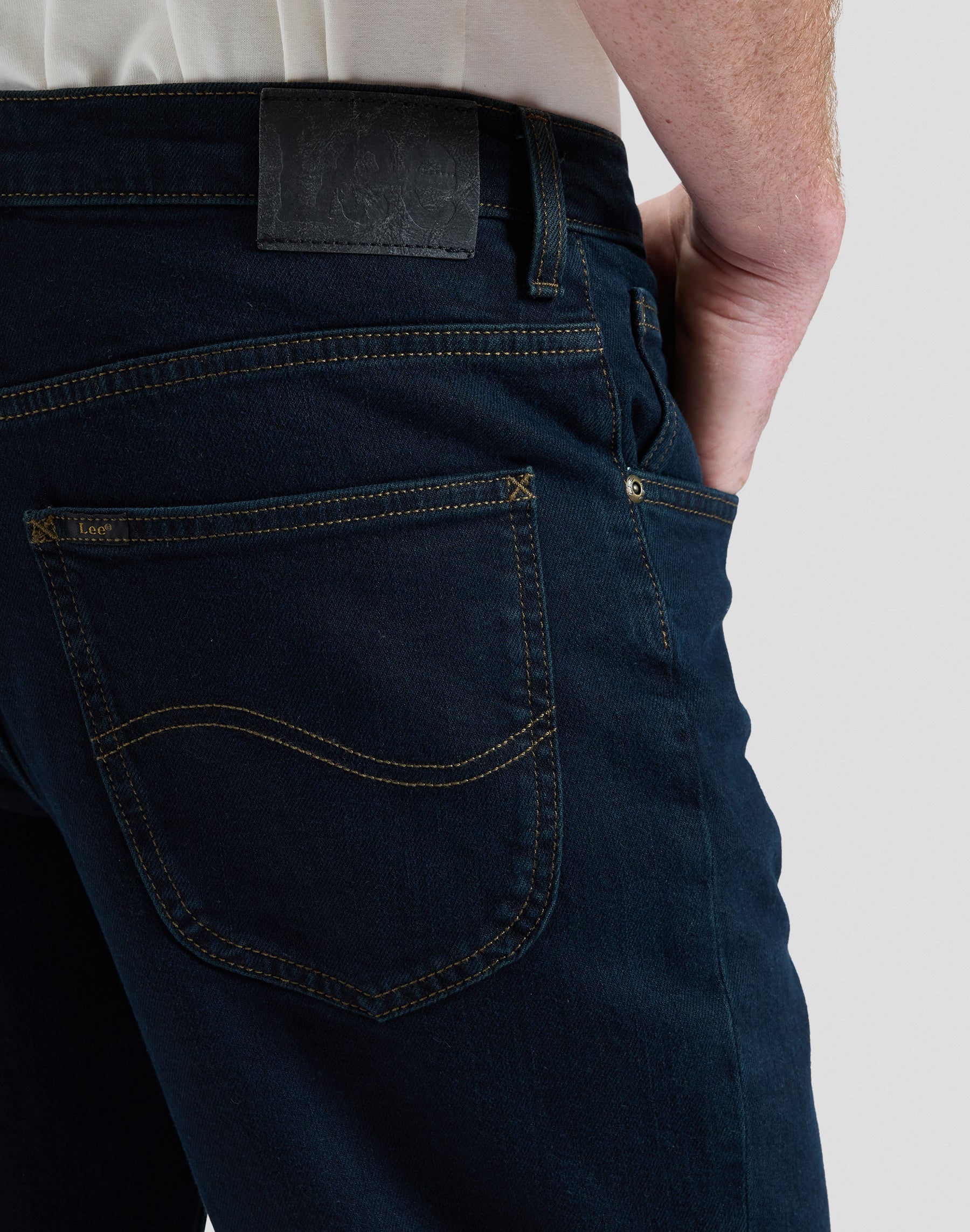 Brooklyn Straight in Blue Black Jeans Lee