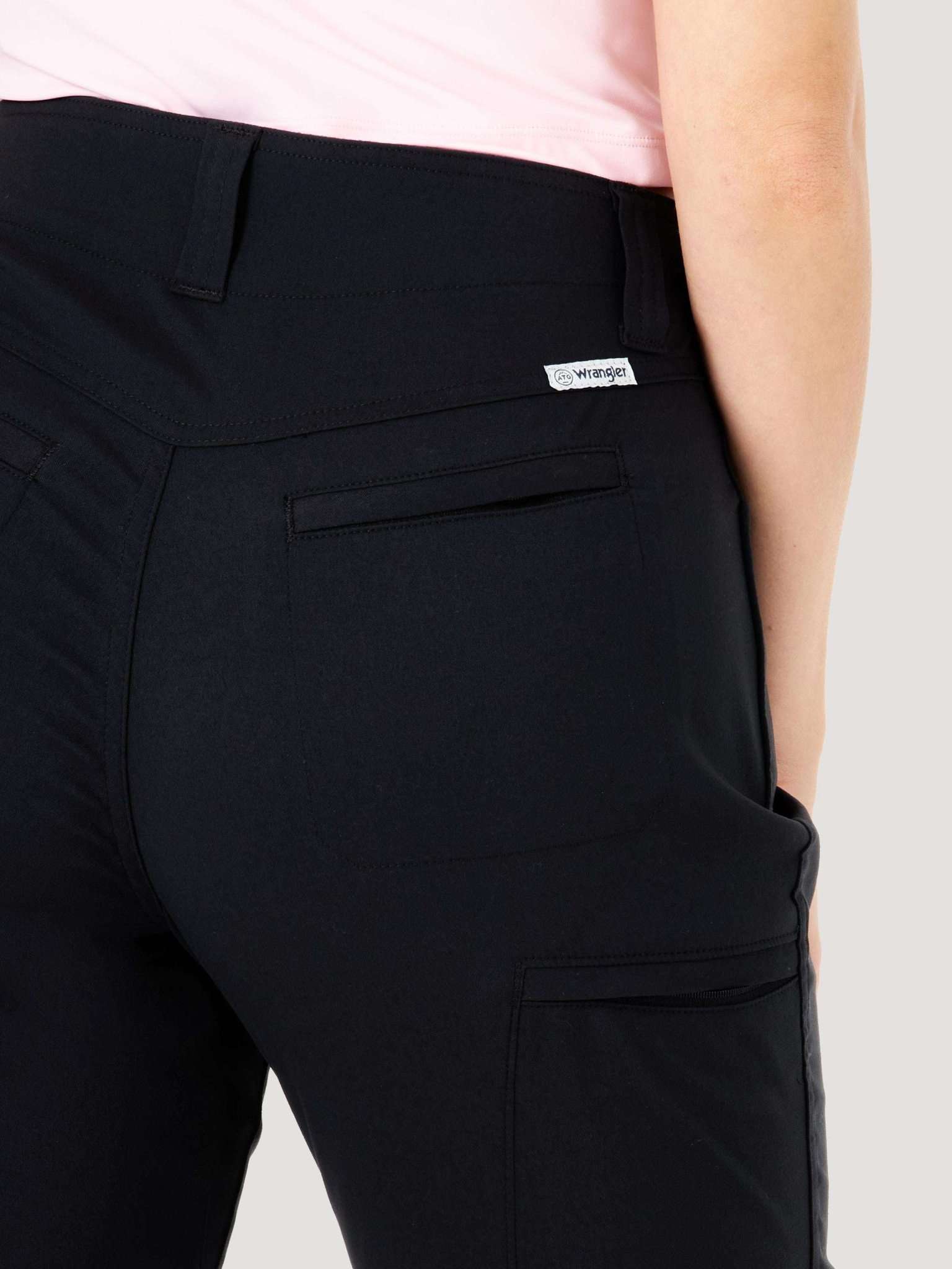 Slim Utility Pants in Black Hosen Wrangler