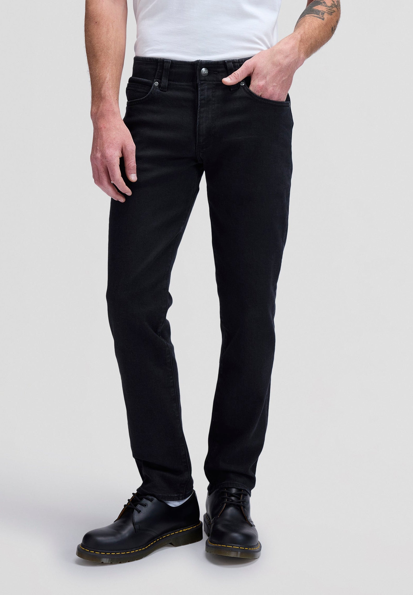 Straight Fit MVP in Black Jeans Lee