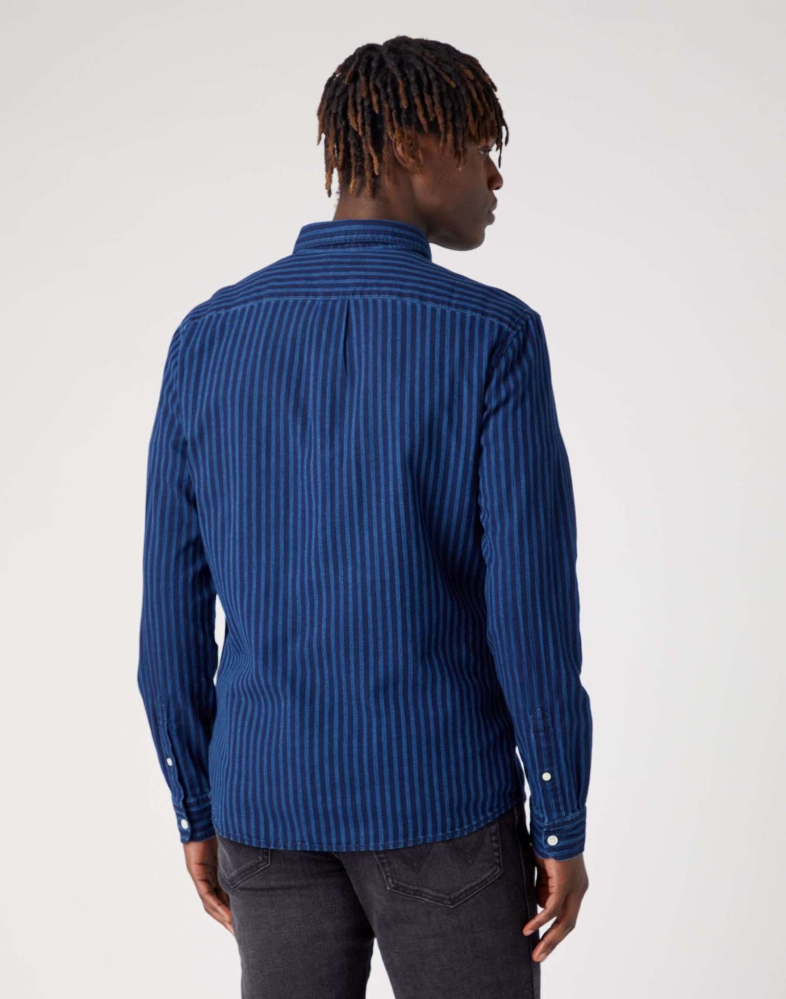 LS 1 Pocket Button Down Shirt in Mid Indigo Hemden Wrangler