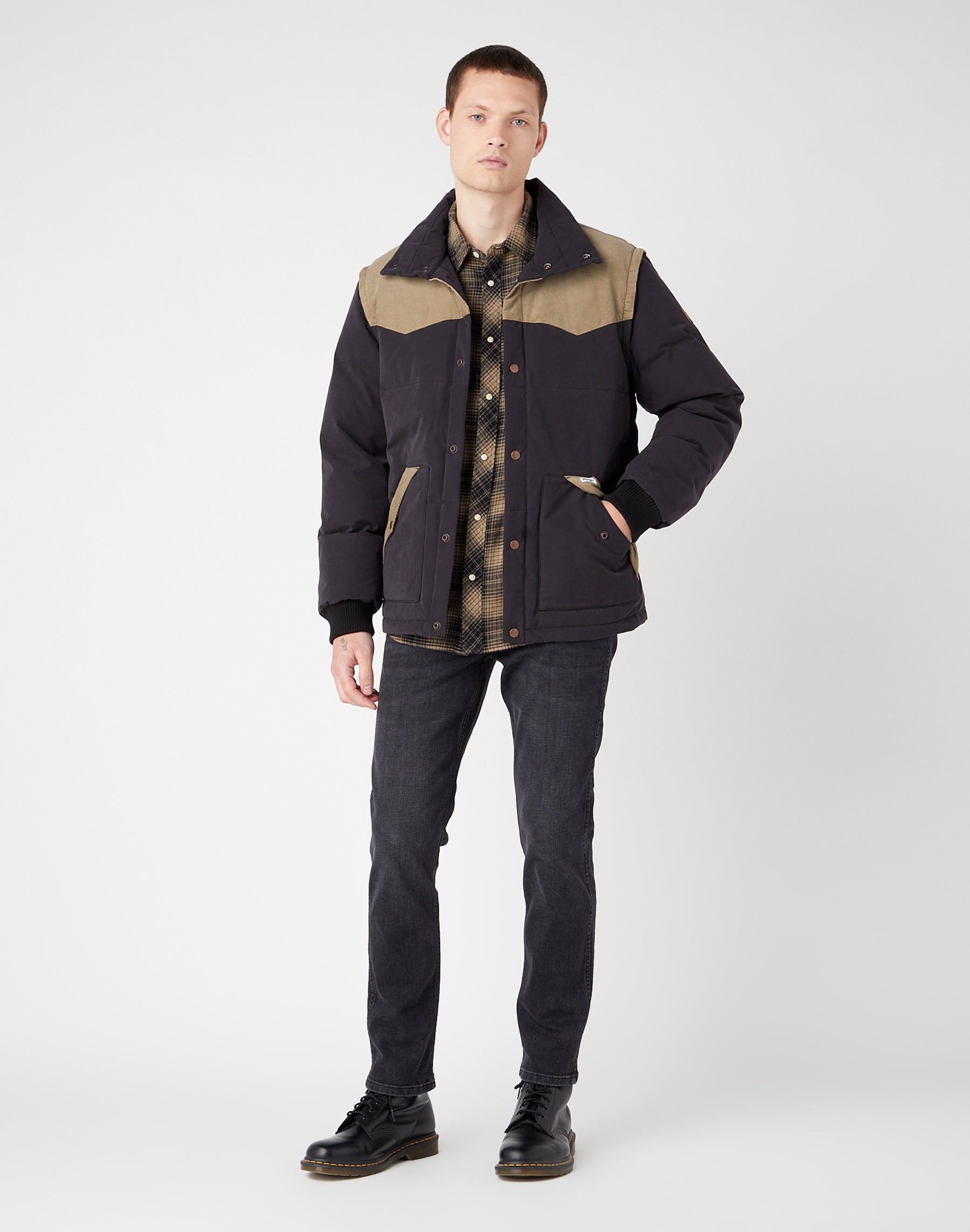 Detachable Sleeve Jacket in Black Jacken Wrangler