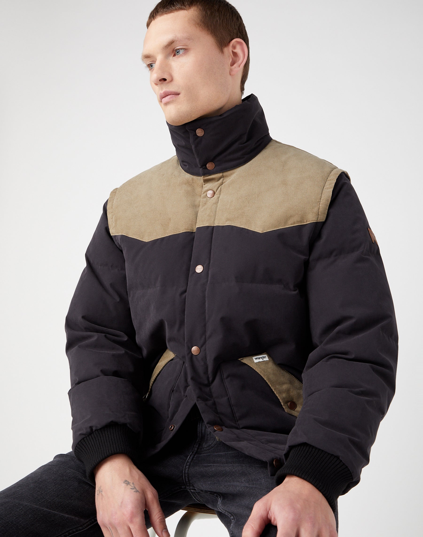 Detachable Sleeve Jacket in Black Jacken Wrangler