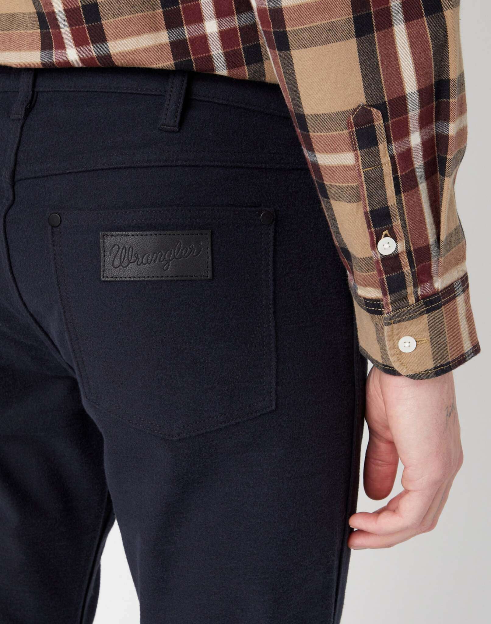 Greensboro Low Stretch in Black Hosen Wrangler