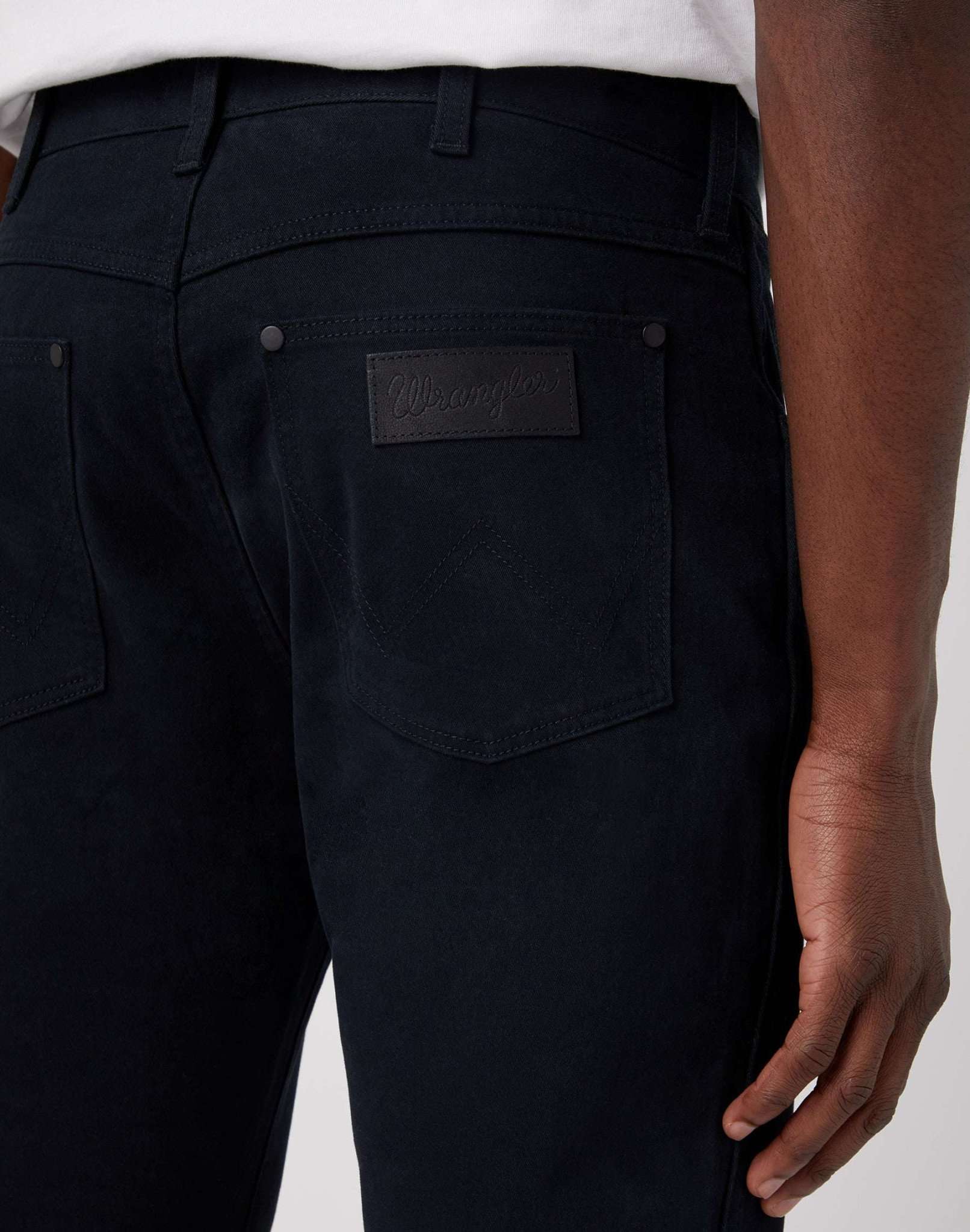 Larston in Black Hosen Wrangler