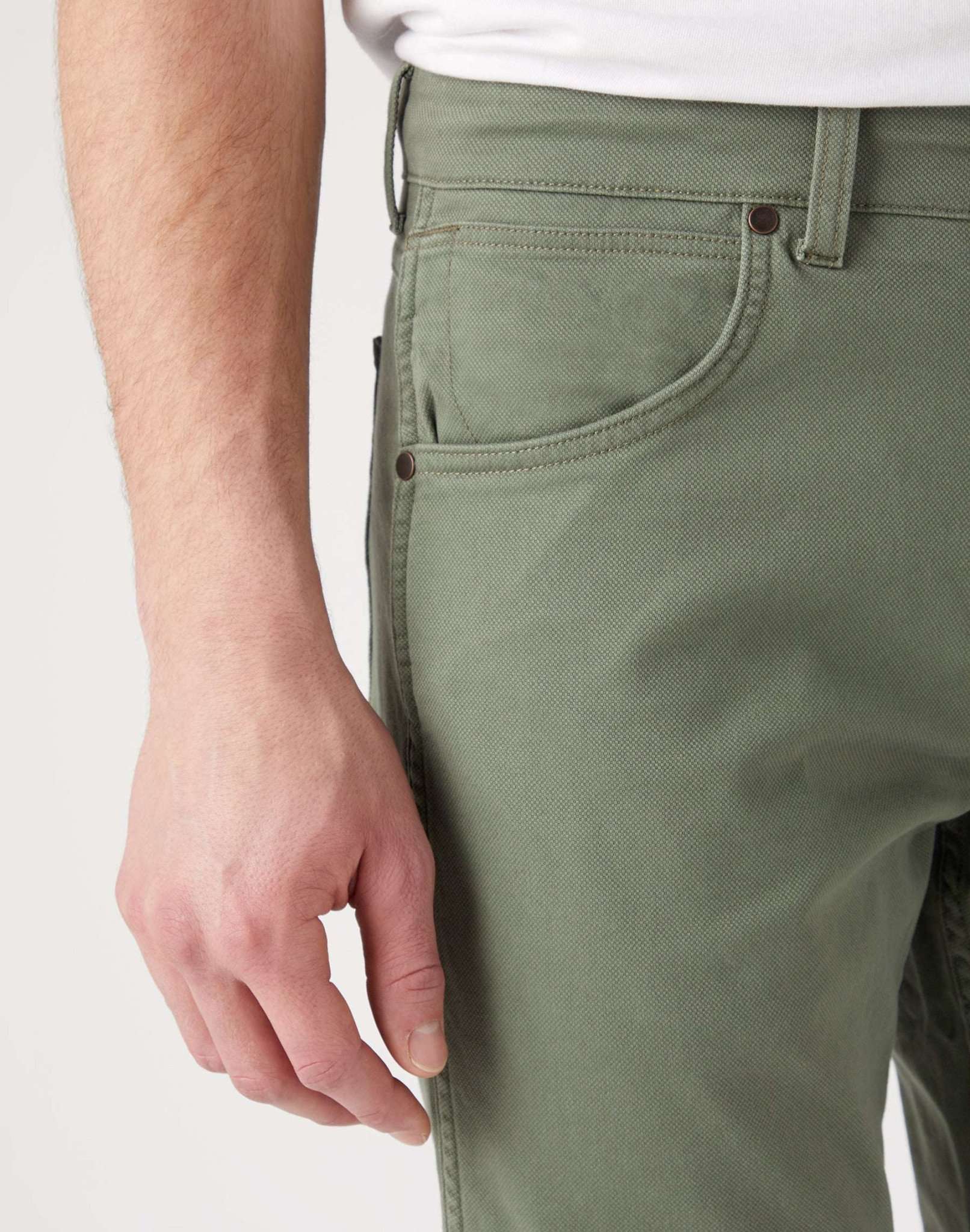 Greensboro in Dusty Olive Hosen Wrangler