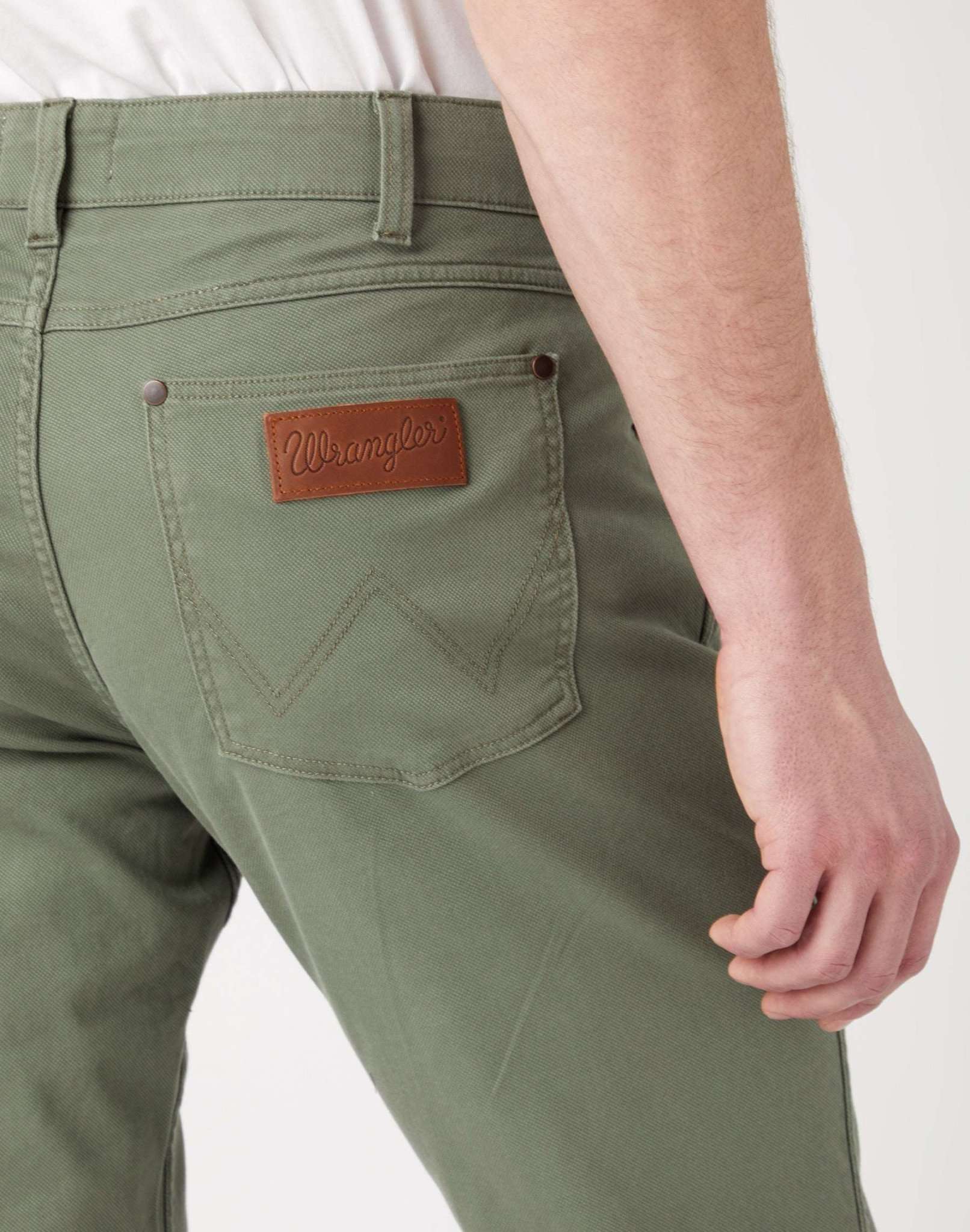 Greensboro in Dusty Olive Hosen Wrangler