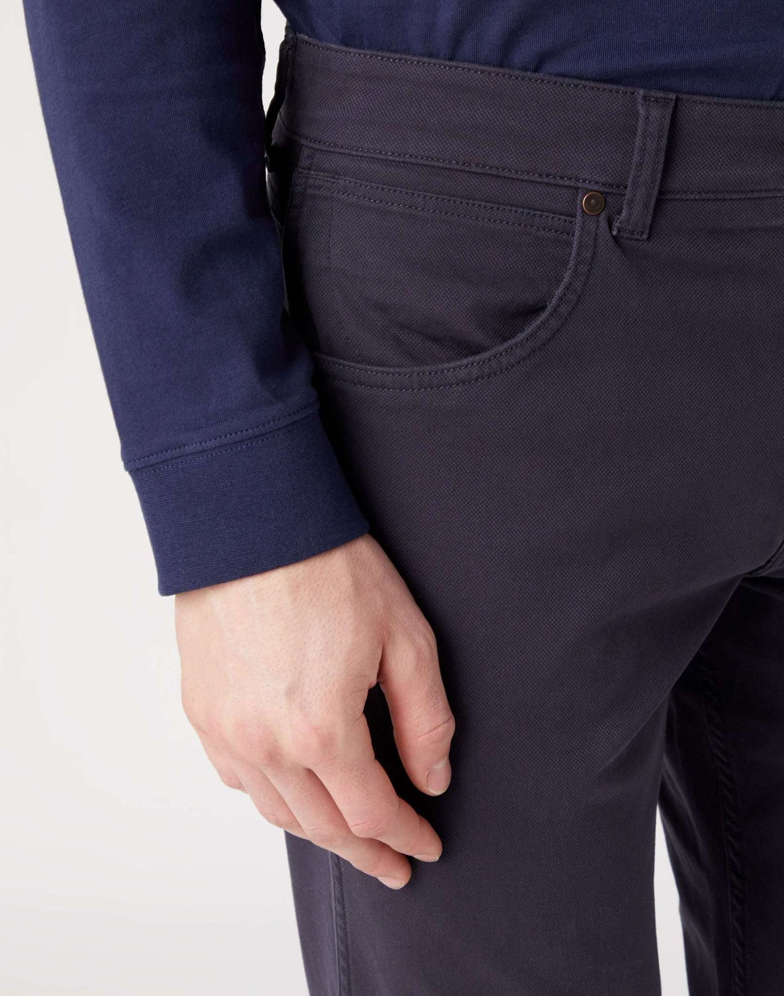 Greensboro in Dark Navy Hosen Wrangler
