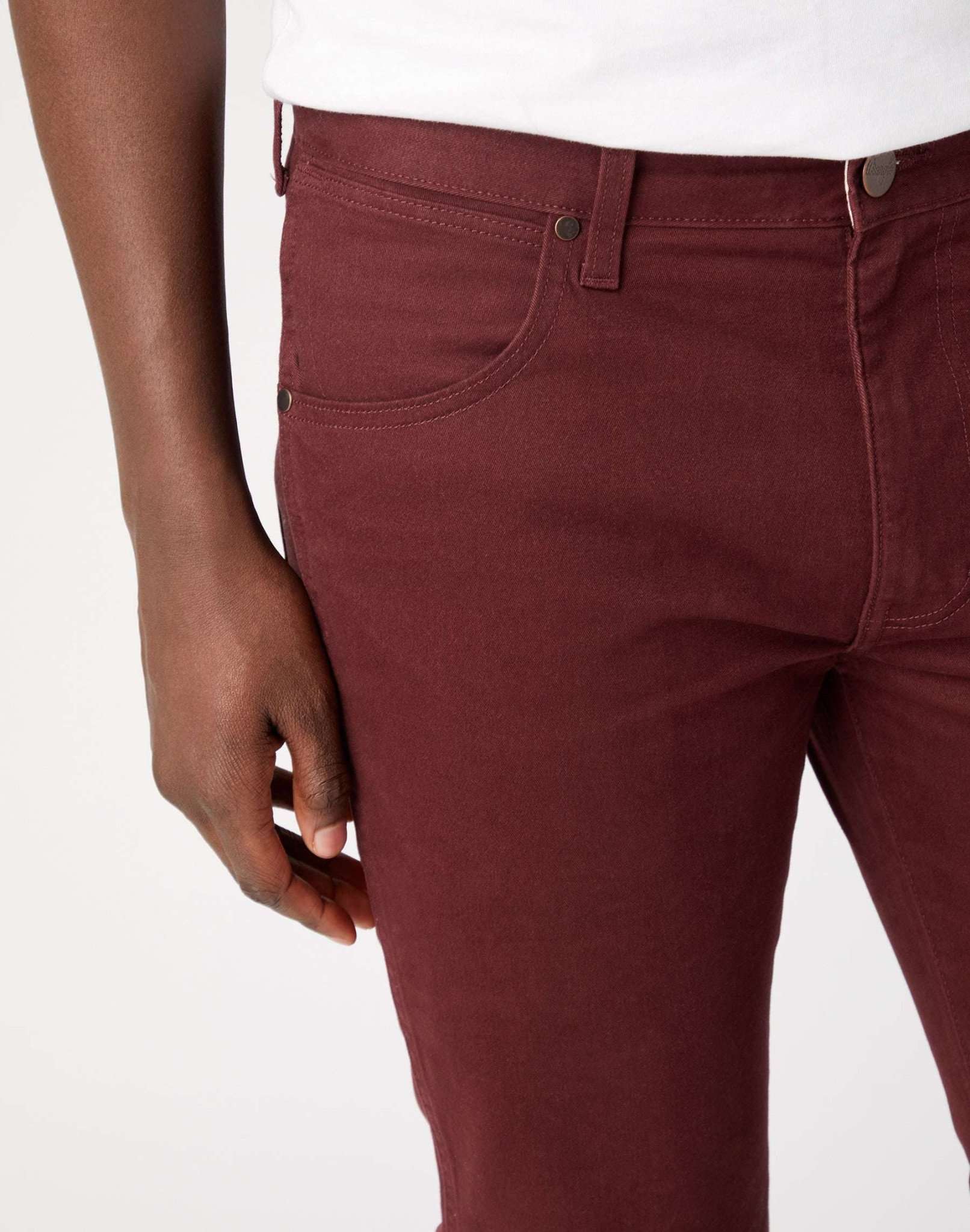 Larston in Dahlia Hosen Wrangler