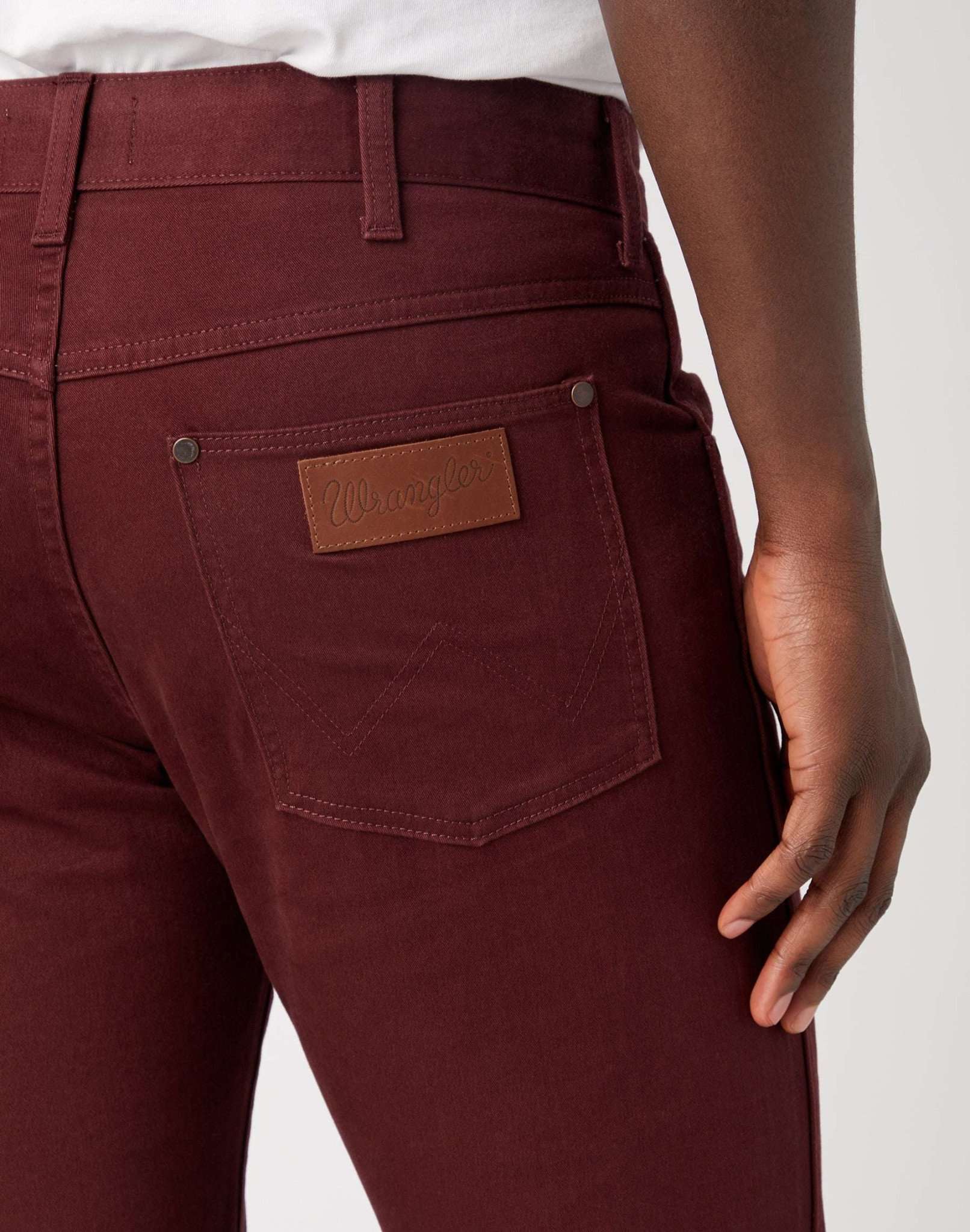 Larston in Dahlia Hosen Wrangler
