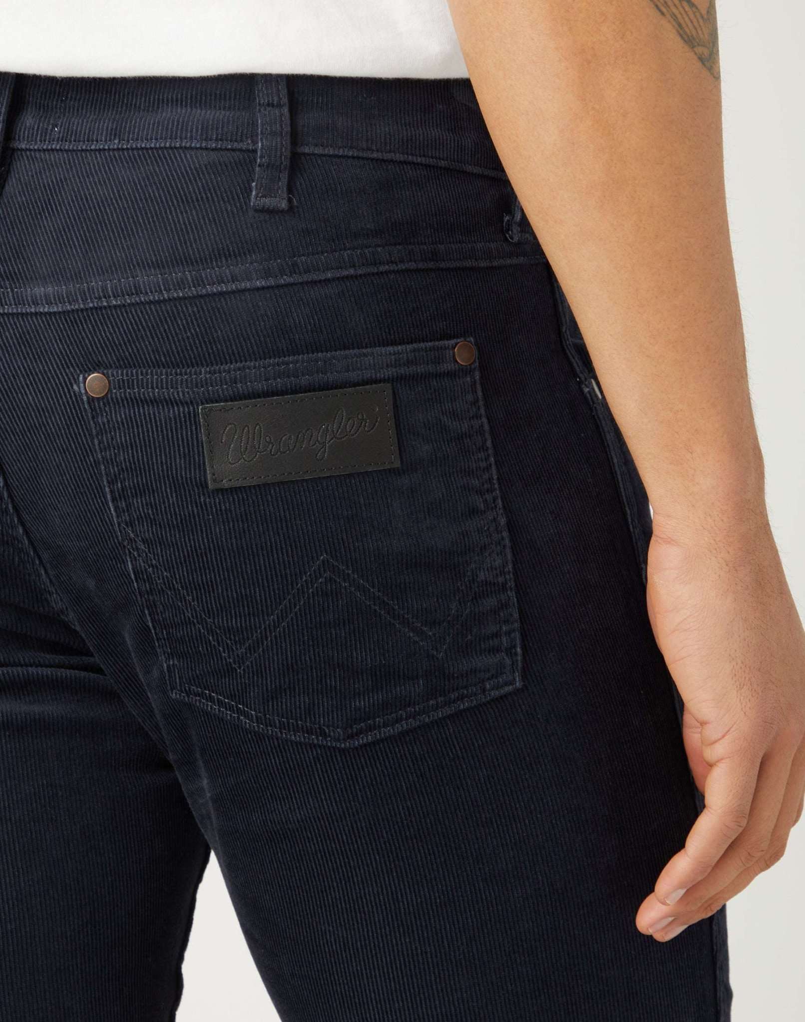 Greensboro Corduroy in Parisian Night Hosen Wrangler