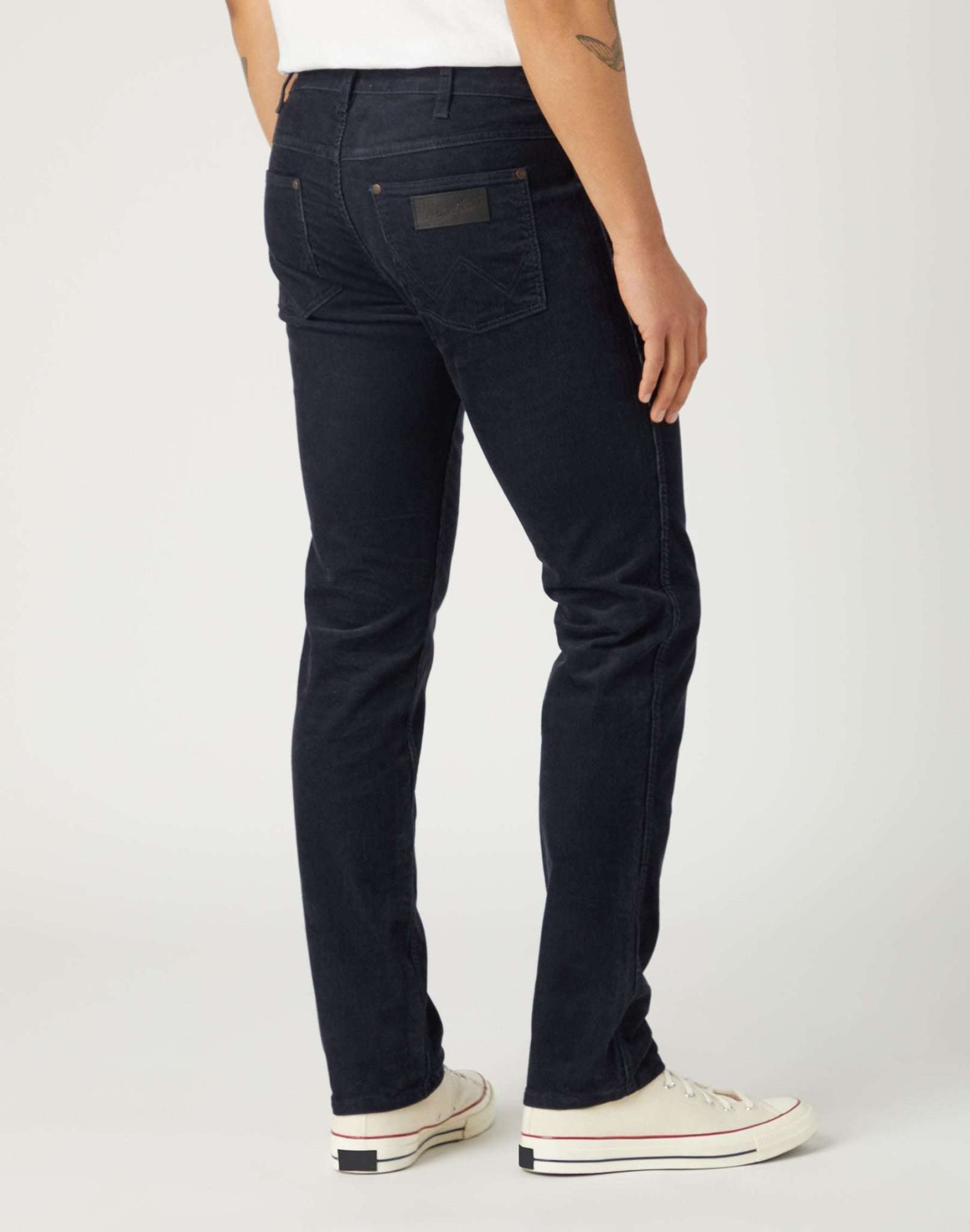 Greensboro Corduroy in Parisian Night Hosen Wrangler