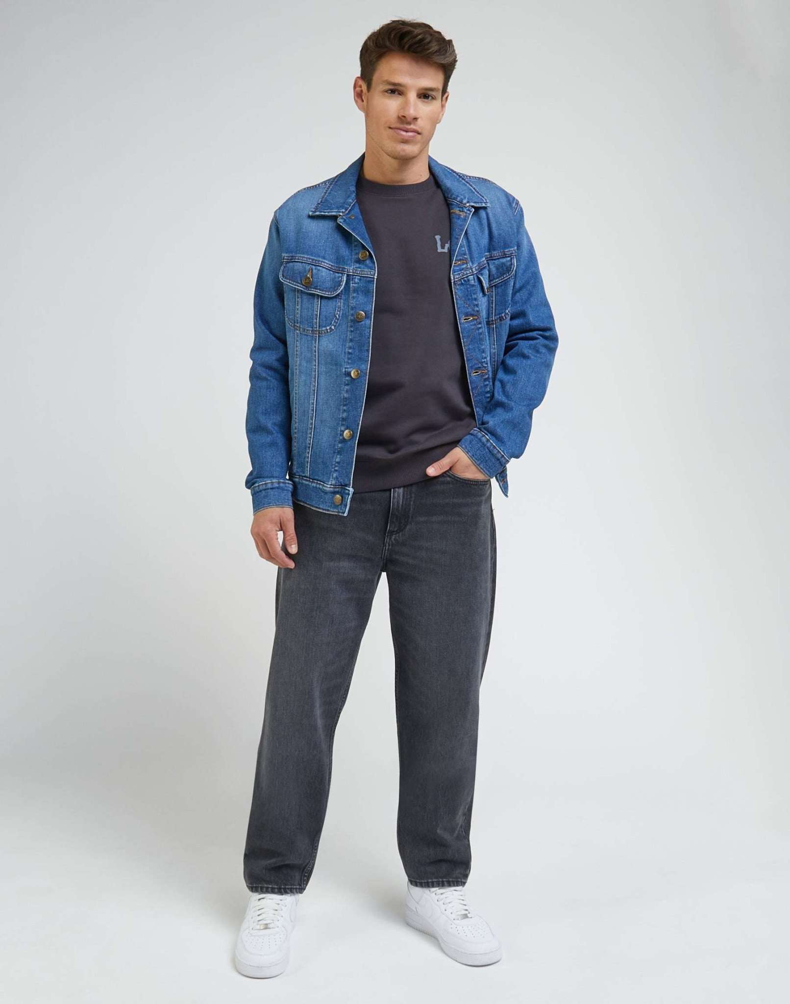 Wobbly Lee Sweatshirt in Washed Black Sweatshirts Lee