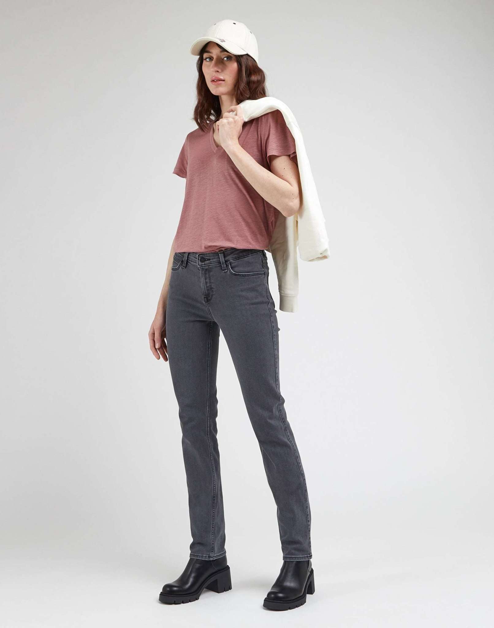 Marion Straight in Moody Grey Jeans Lee