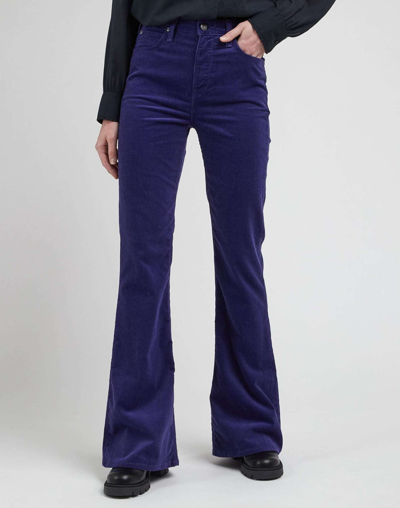 Breese in Blueberry Hosen Lee