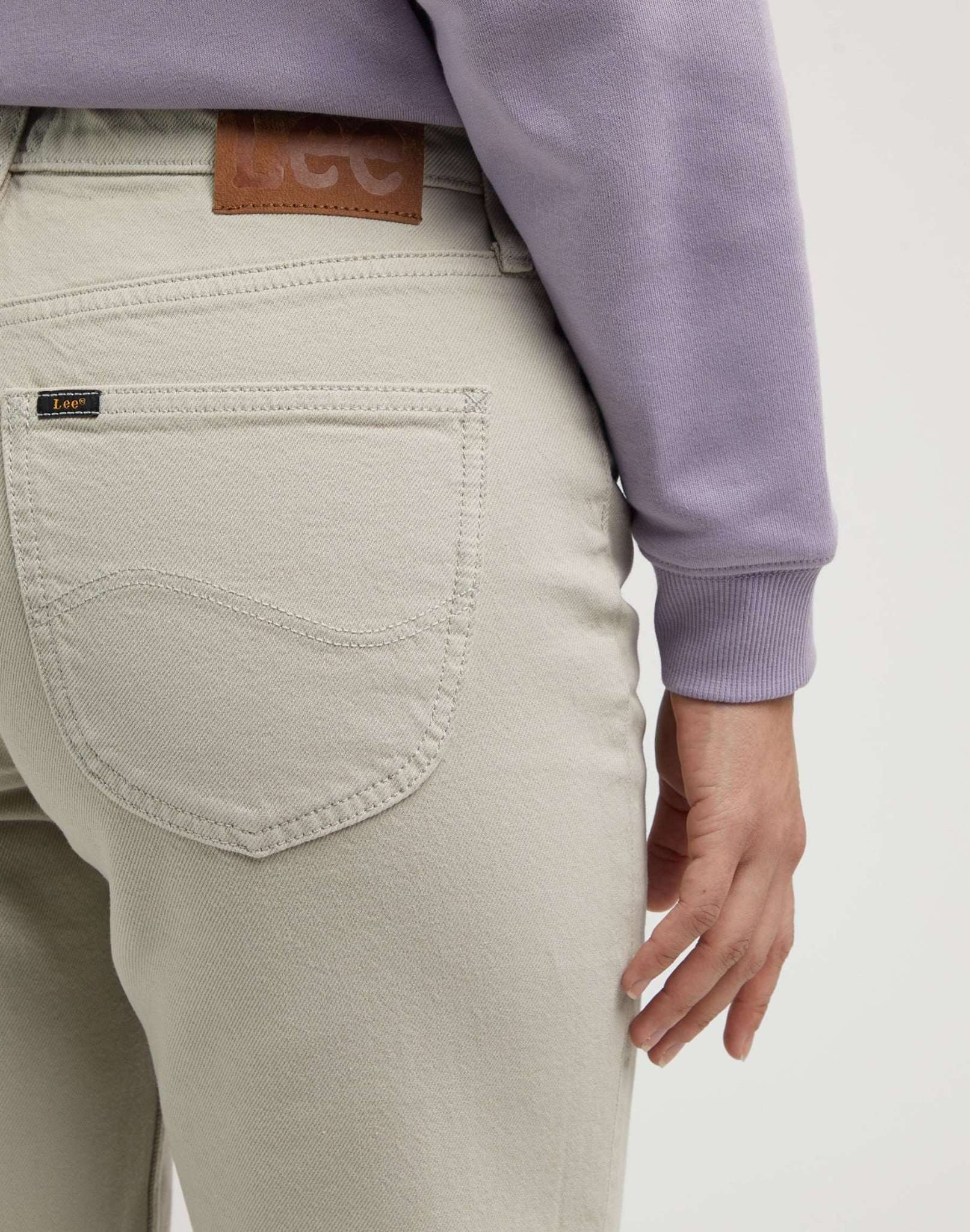 Carol in Salina Stone Hosen Lee