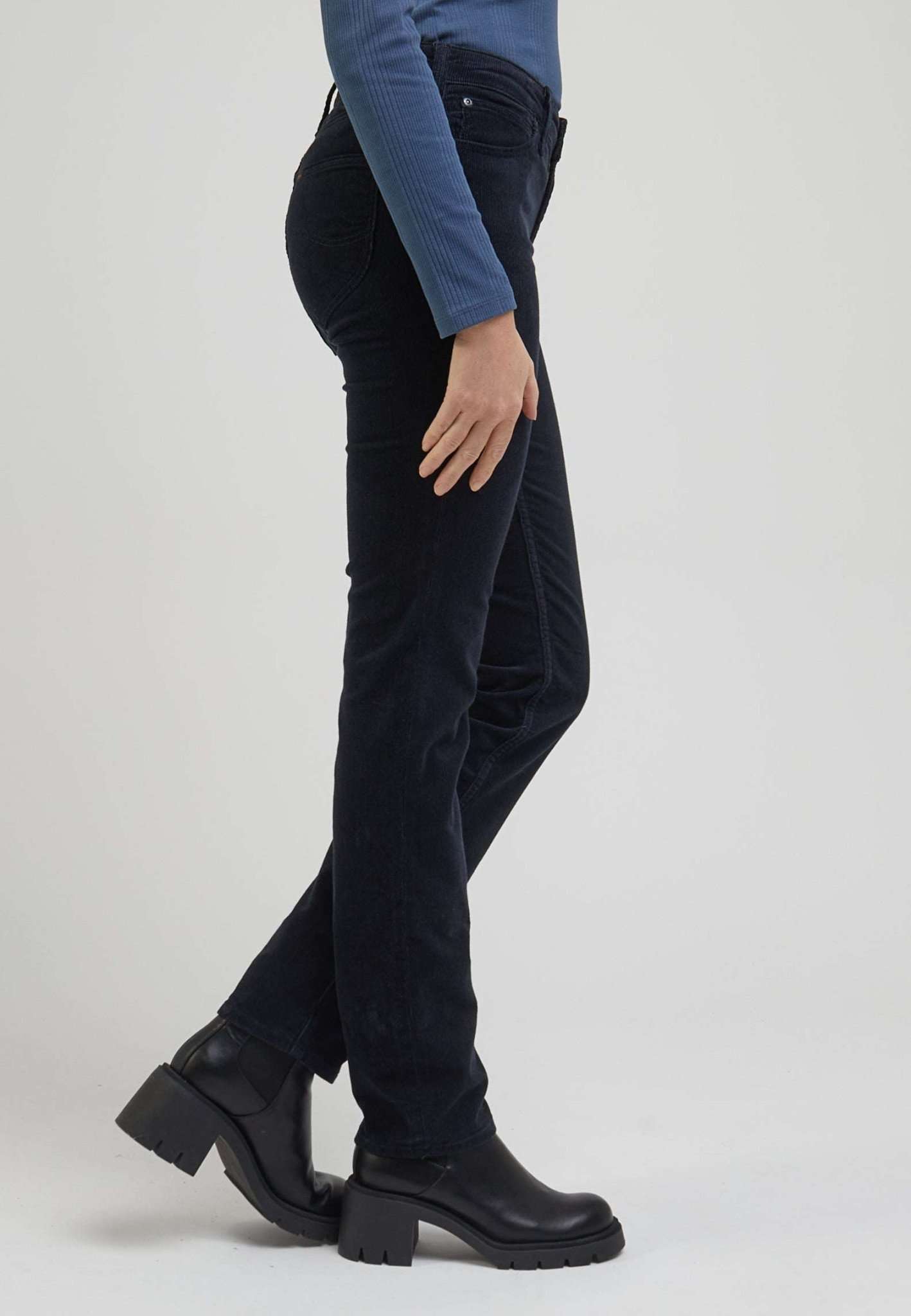 Marion Straight in Black Hosen Lee