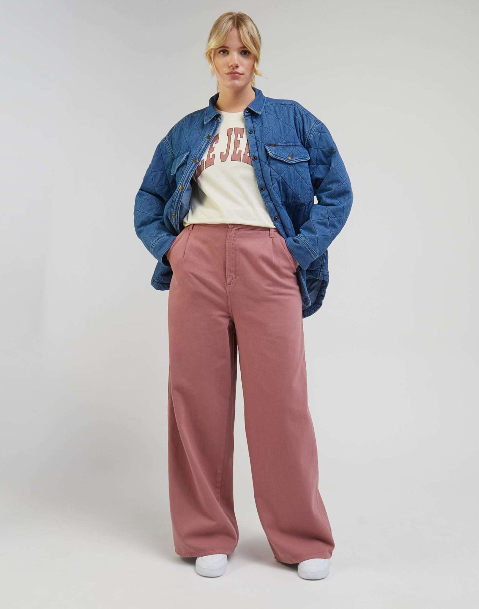 Relaxed Chino in Dark Mauve Hosen Lee