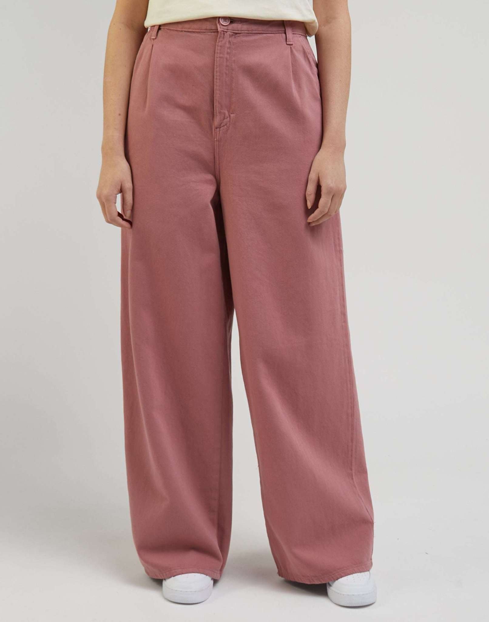 Relaxed Chino in Dark Mauve Hosen Lee