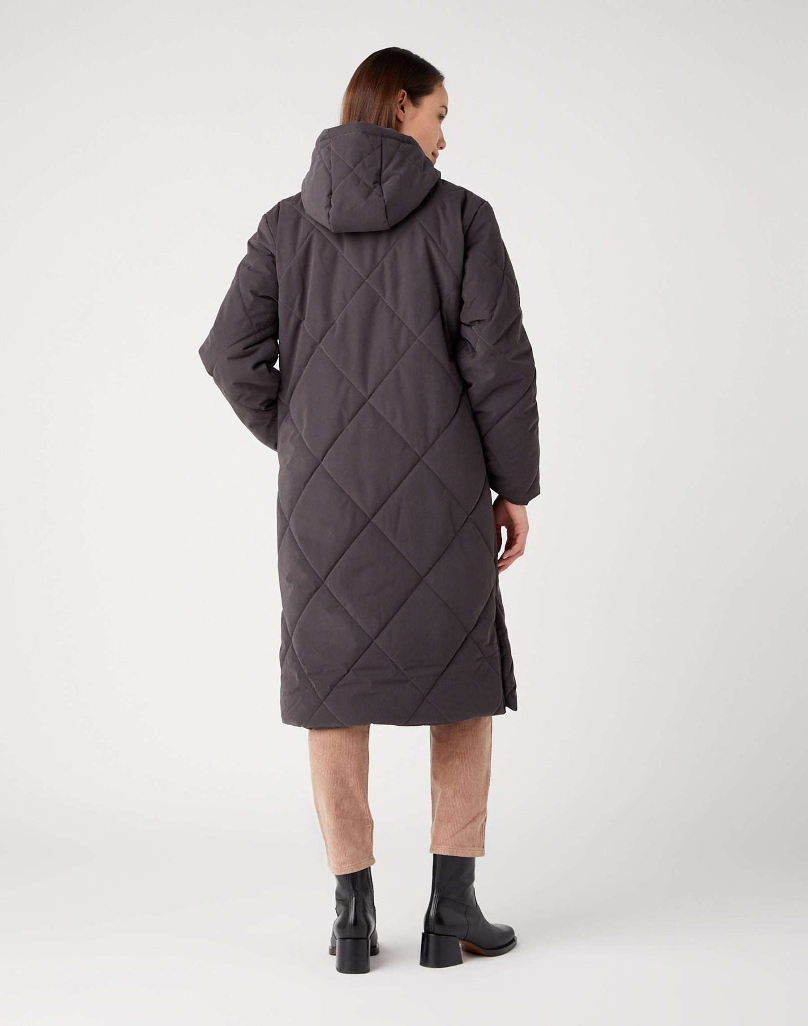 Long Quilted Jacket in Faded Black Jacken Wrangler