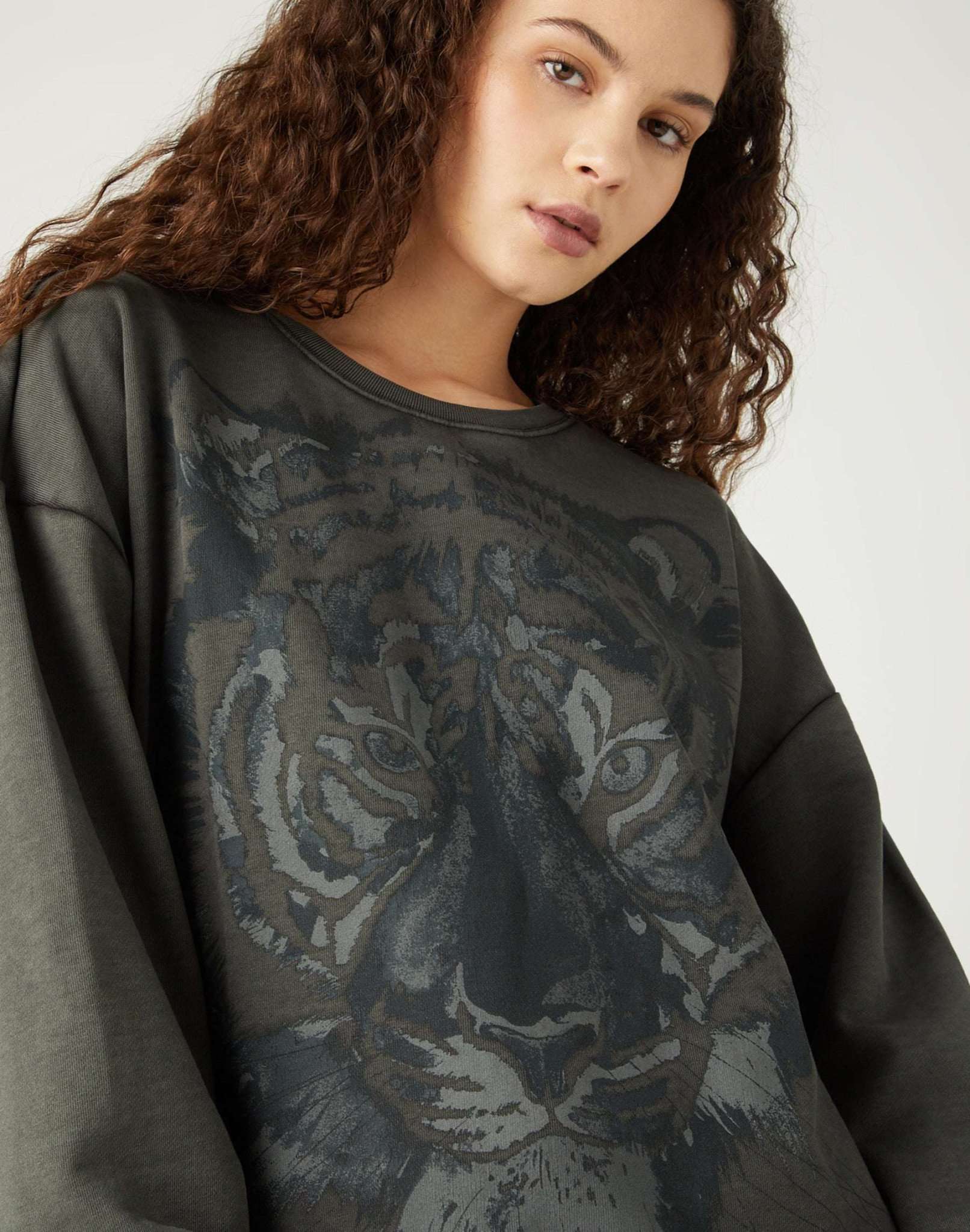 Retro Sweatshirt in Faded Black Sweatshirts Wrangler