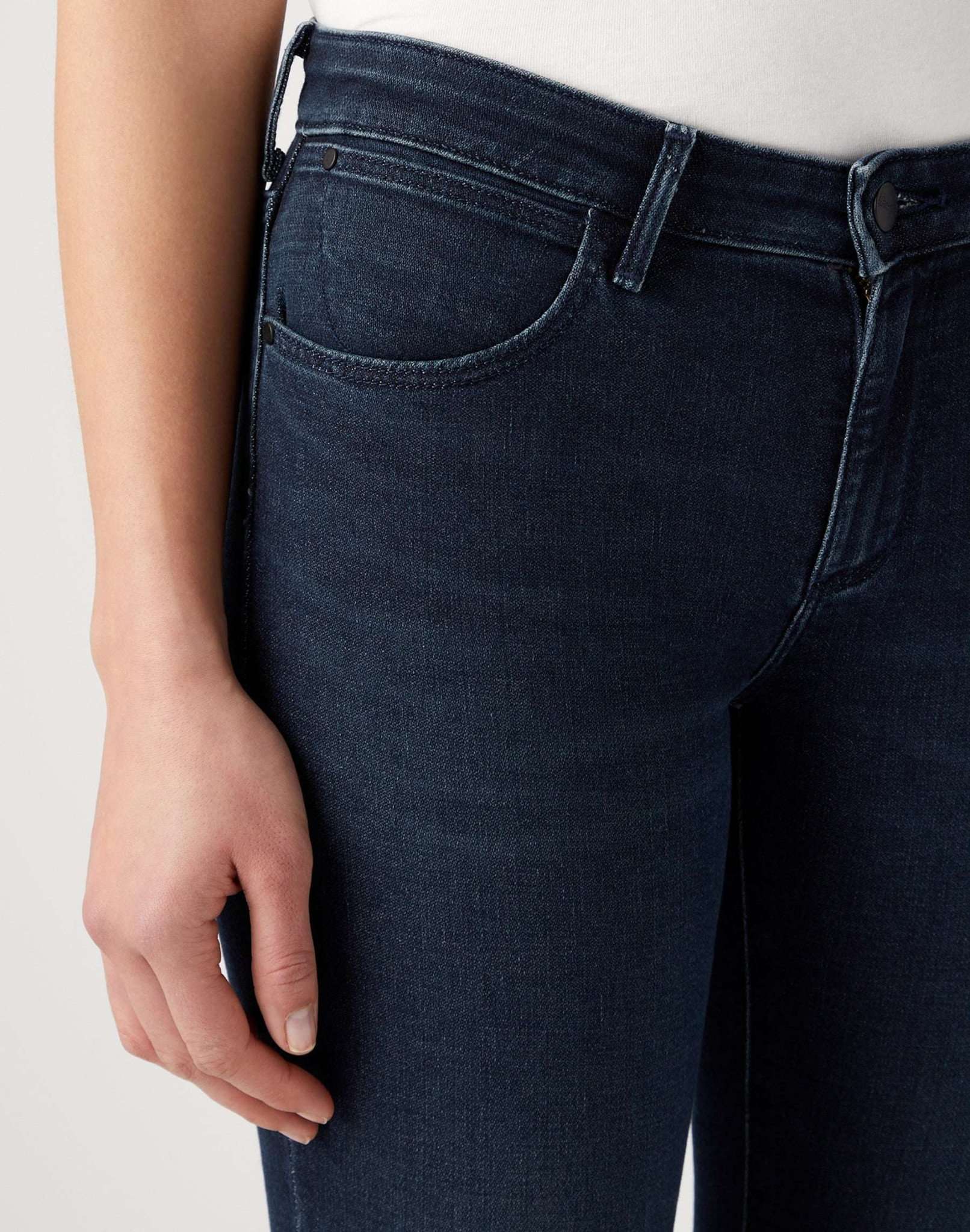 Skinny in Dynamite Jeans Wrangler