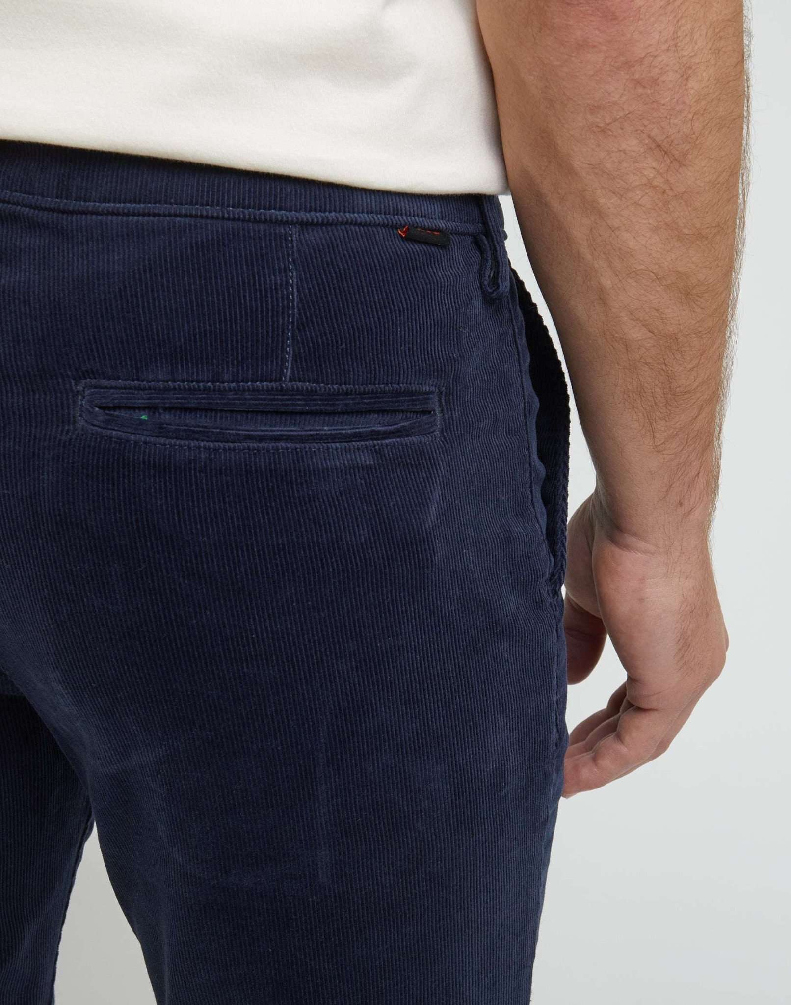 Slim Chino Corduroy in Sky Captain Hosen Lee