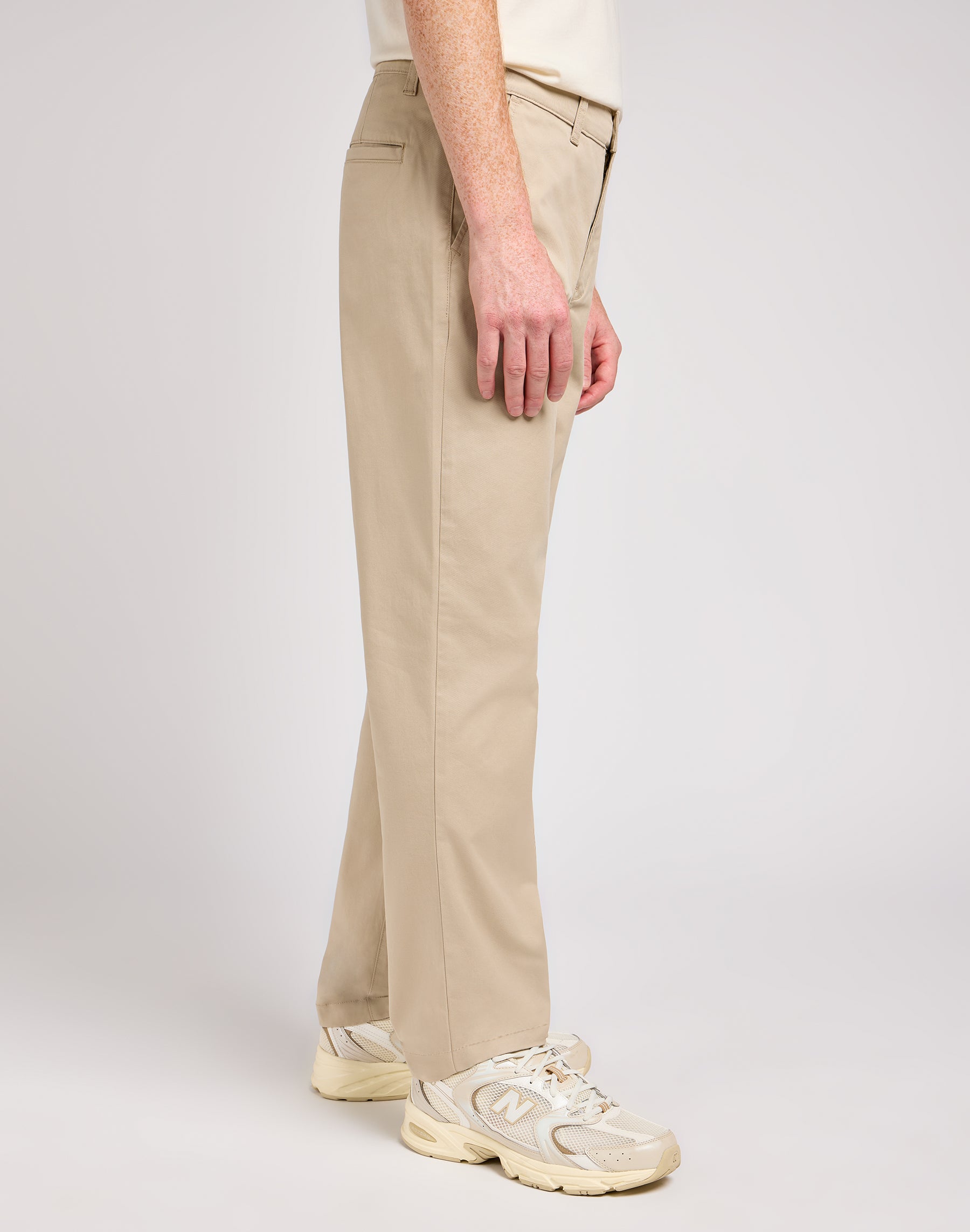 Regular Chino in Stone Hosen Lee