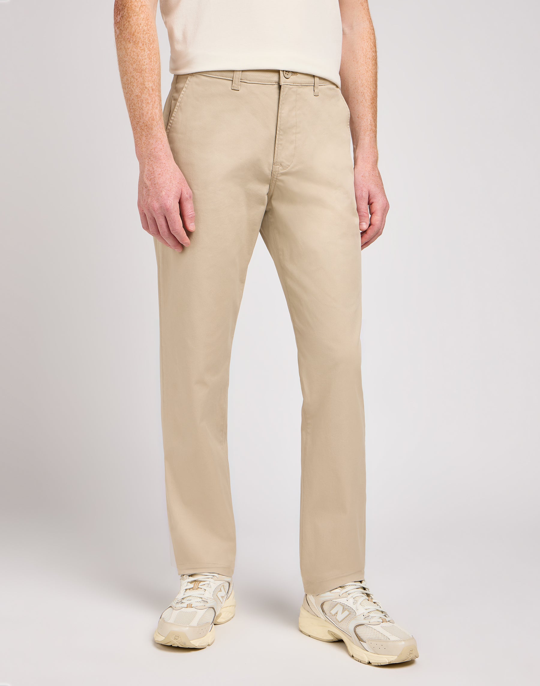 Regular Chino in Stone Hosen Lee