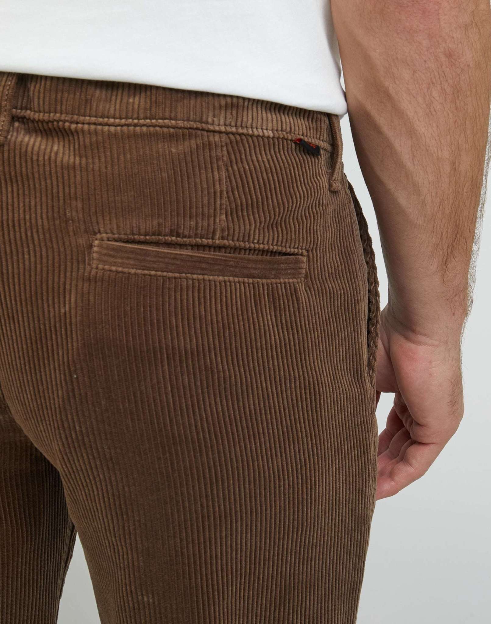 Regular Chino in Truffle Hosen Lee