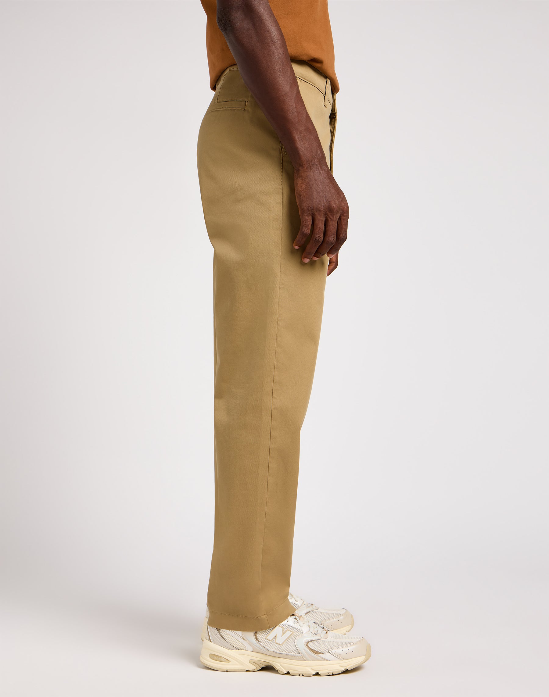 Relaxed Chino Leesures in Clay Hosen Lee