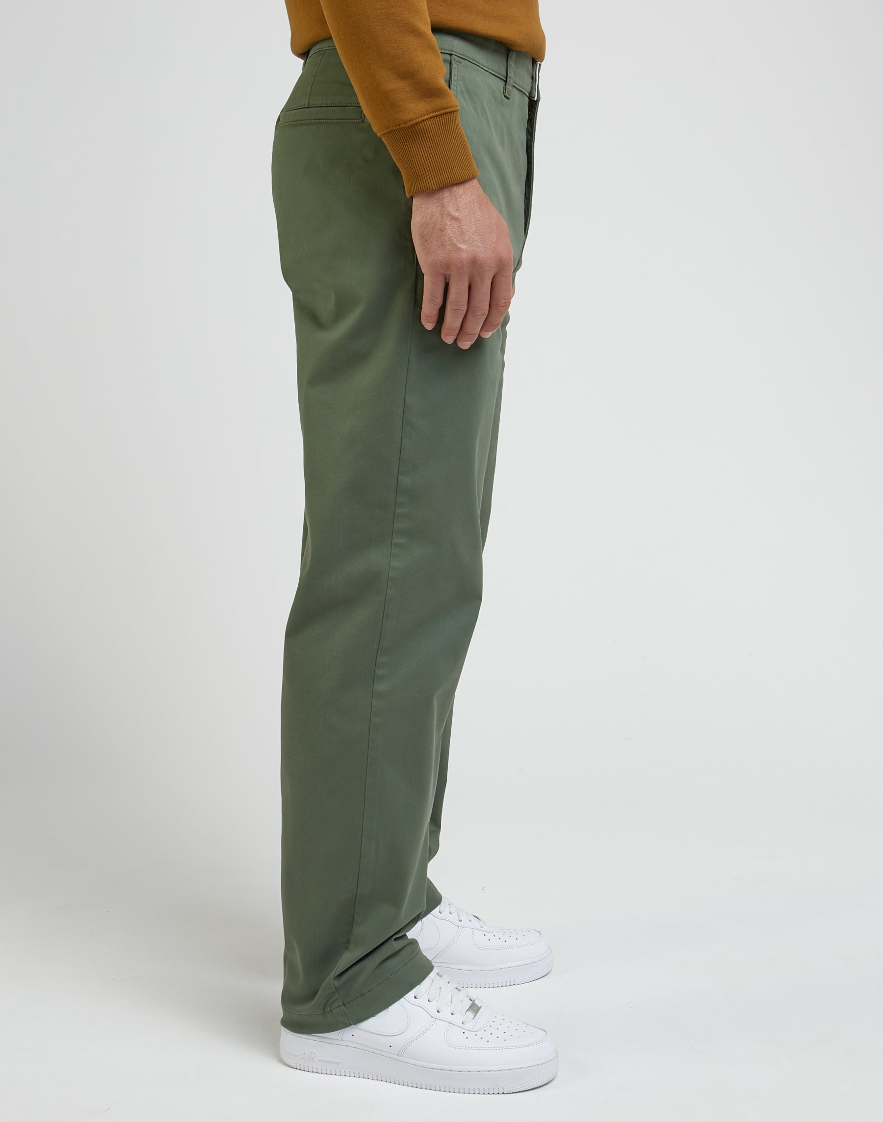 Relaxed Chino Leesures in Olive Grove Hosen Lee
