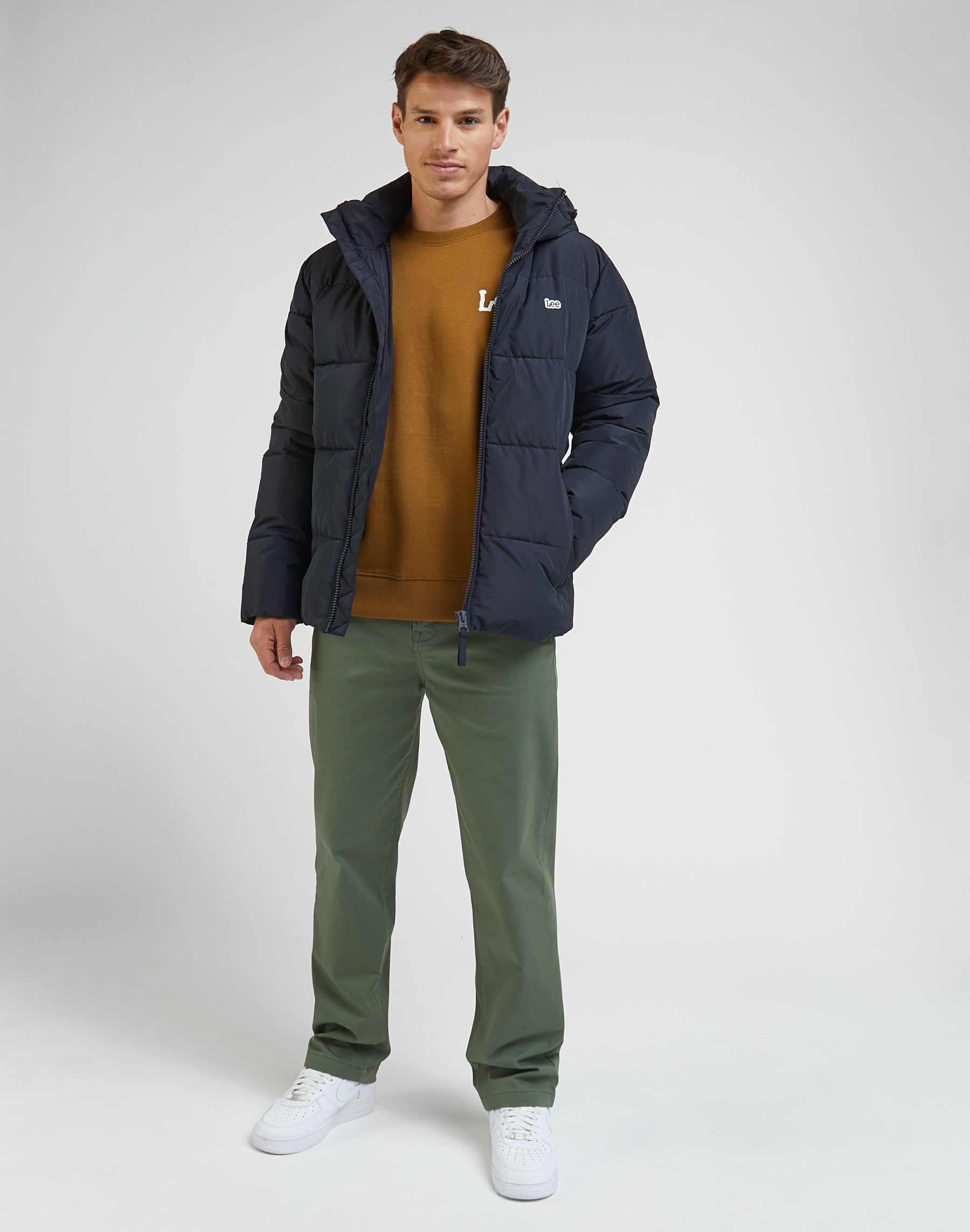 Relaxed Chino Leesures in Olive Grove Hosen Lee