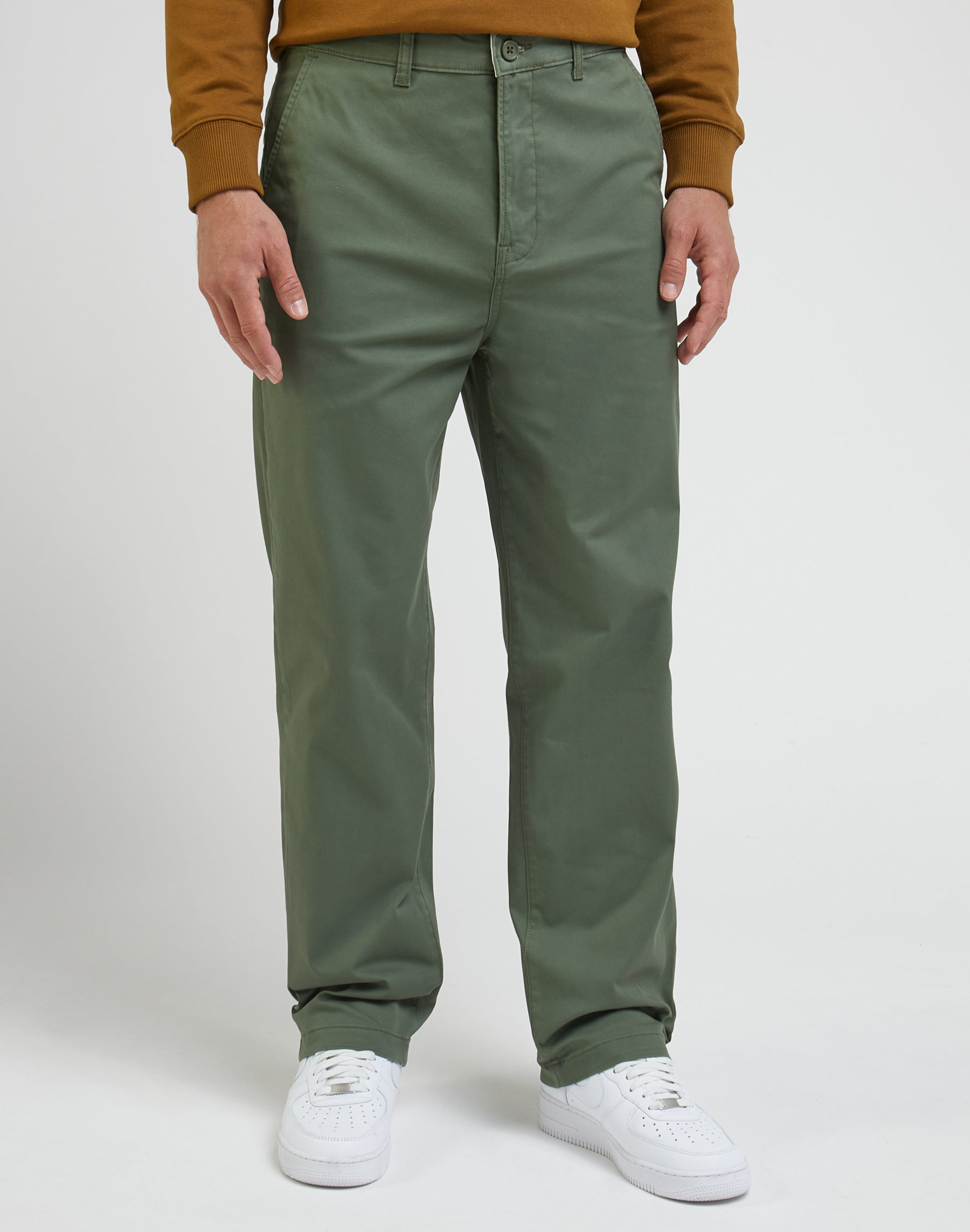 Relaxed Chino Leesures in Olive Grove Hosen Lee