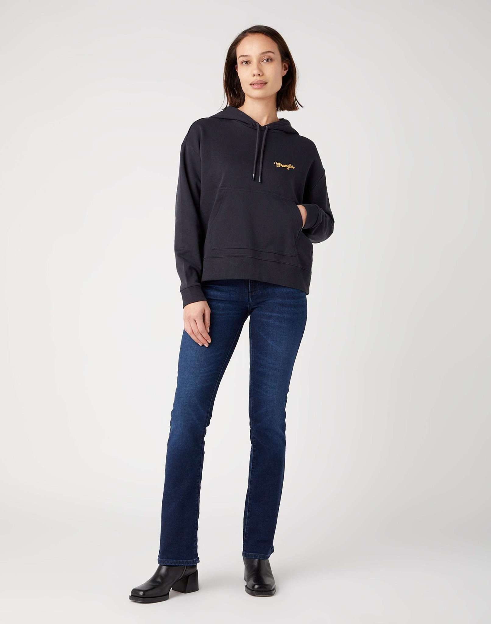 Regular Hoodie in Faded Black Kapuzenpullover Wrangler