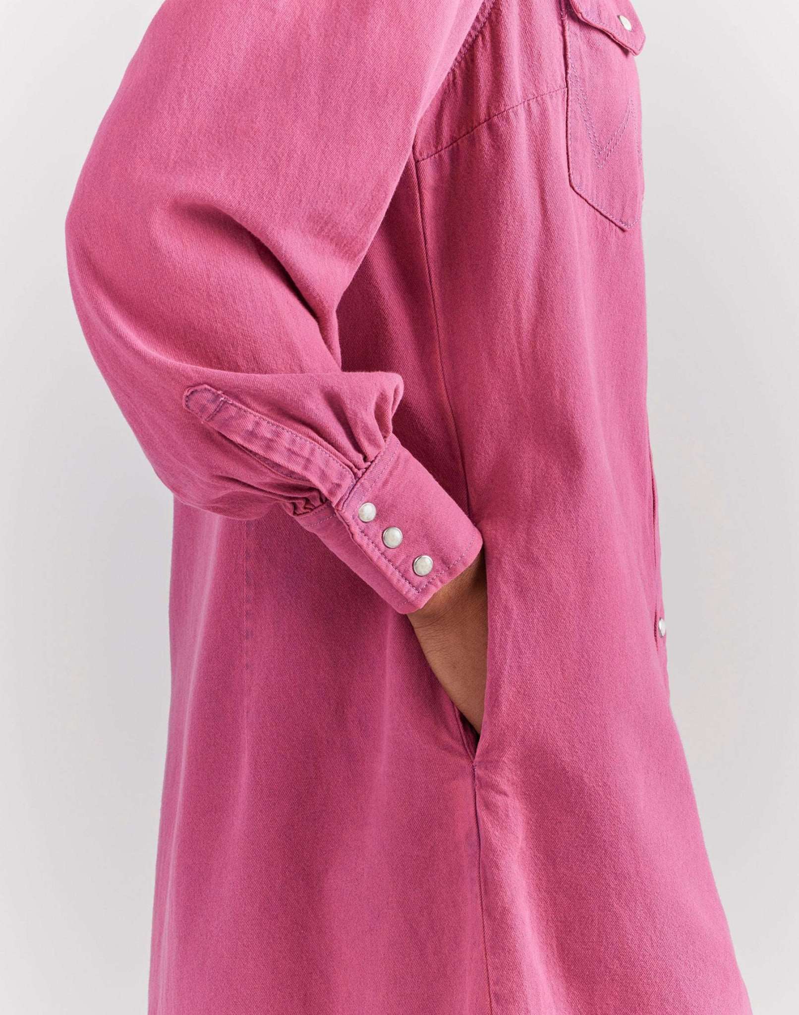 Wrangler X Barbie™ - Shirt Dress in Dreamy Pink Kleider Wrangler   