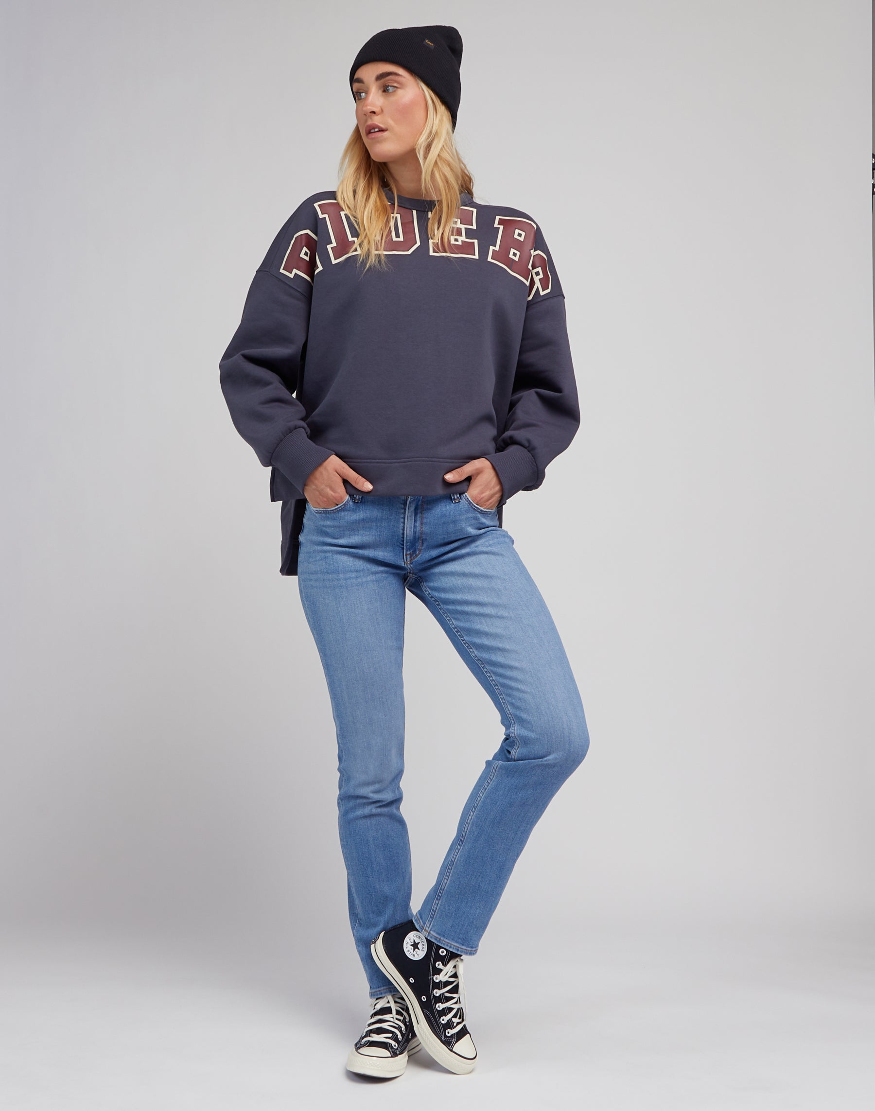 Elly in Mid Conversation Jeans Lee