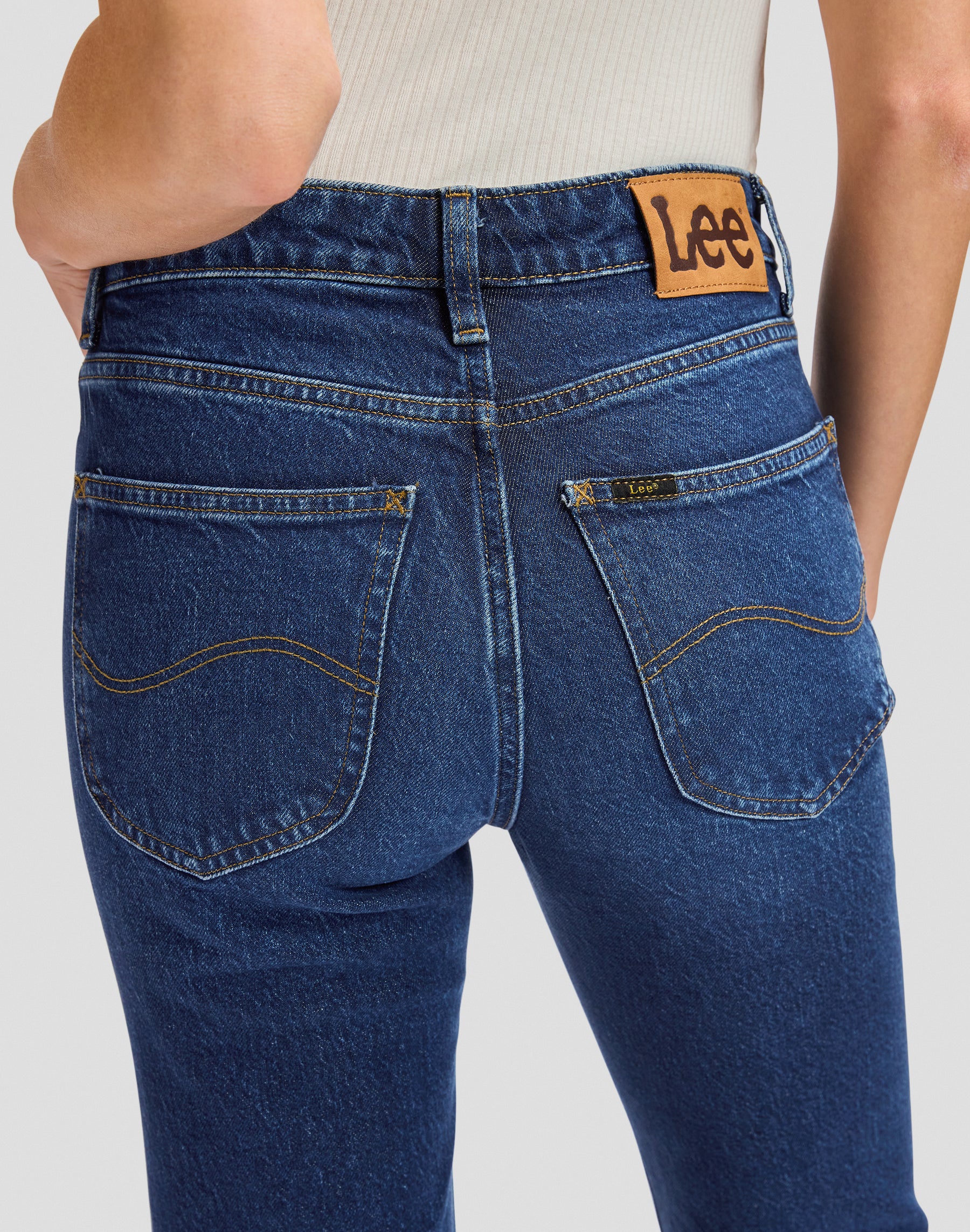 Carol in Dark Humor Jeans Lee