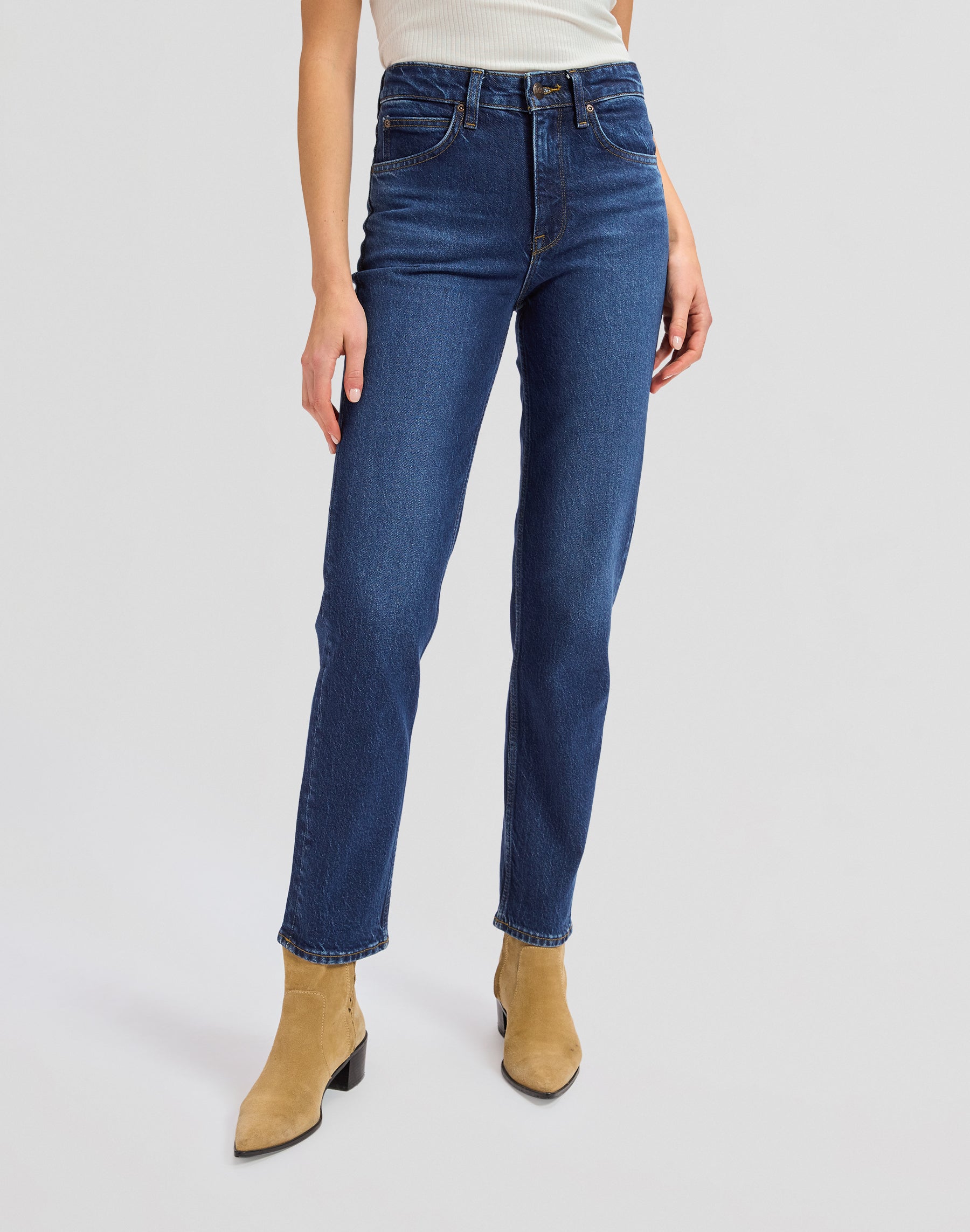 Carol in Dark Humor Jeans Lee