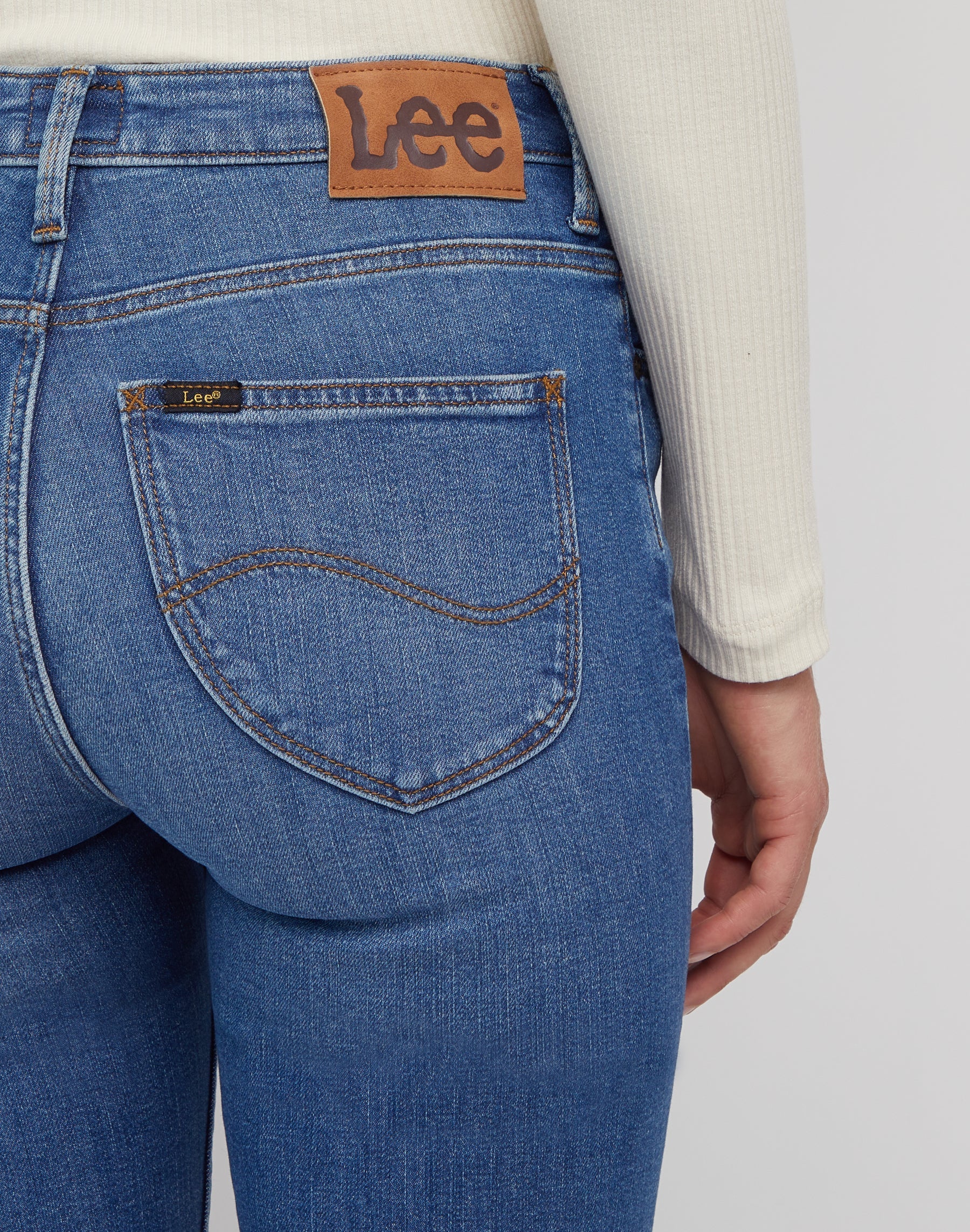 Scarlett High in In The Shade Jeans Lee