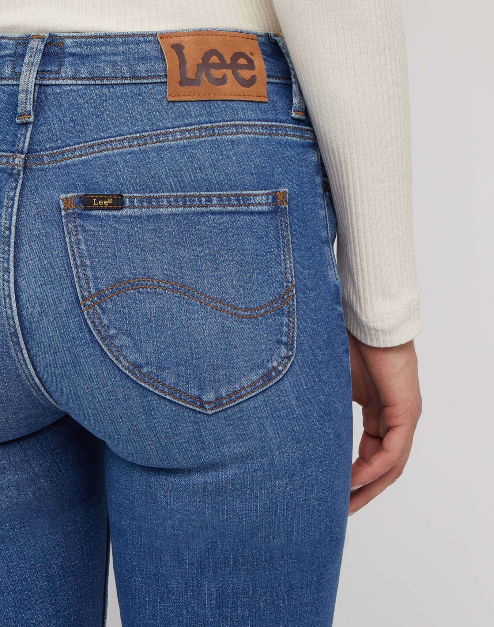 Scarlett High in In The Shade Jeans Lee