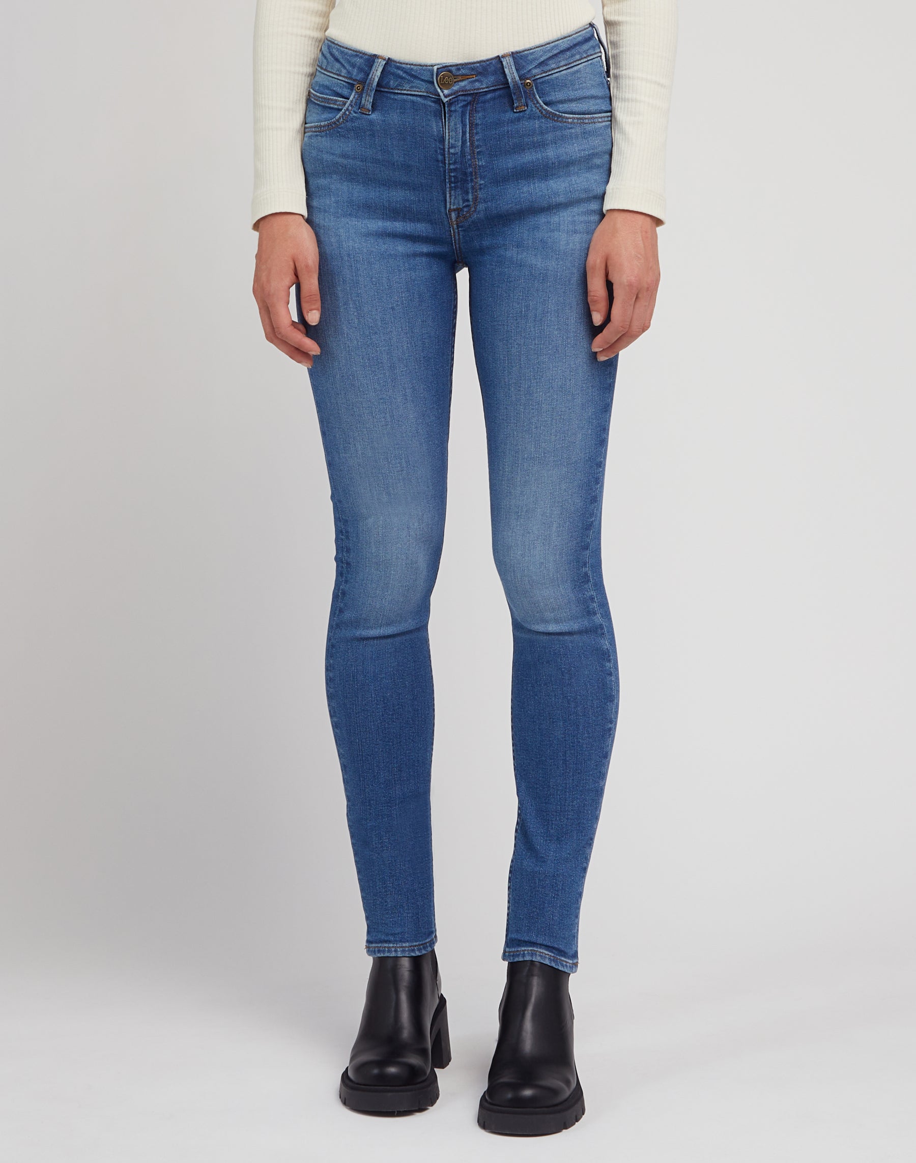 Scarlett High in In The Shade Jeans Lee