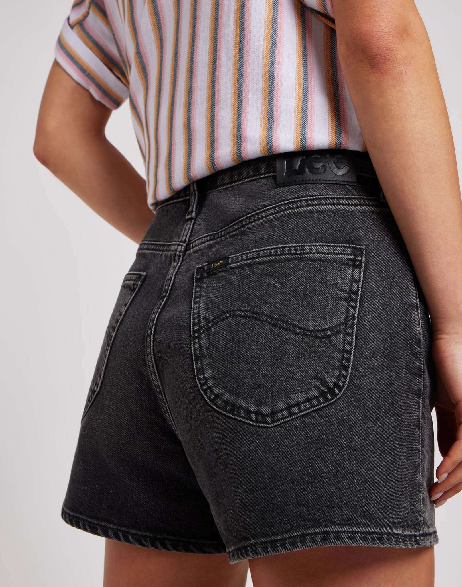 Carol Short in Refined Black Jeansshorts Lee