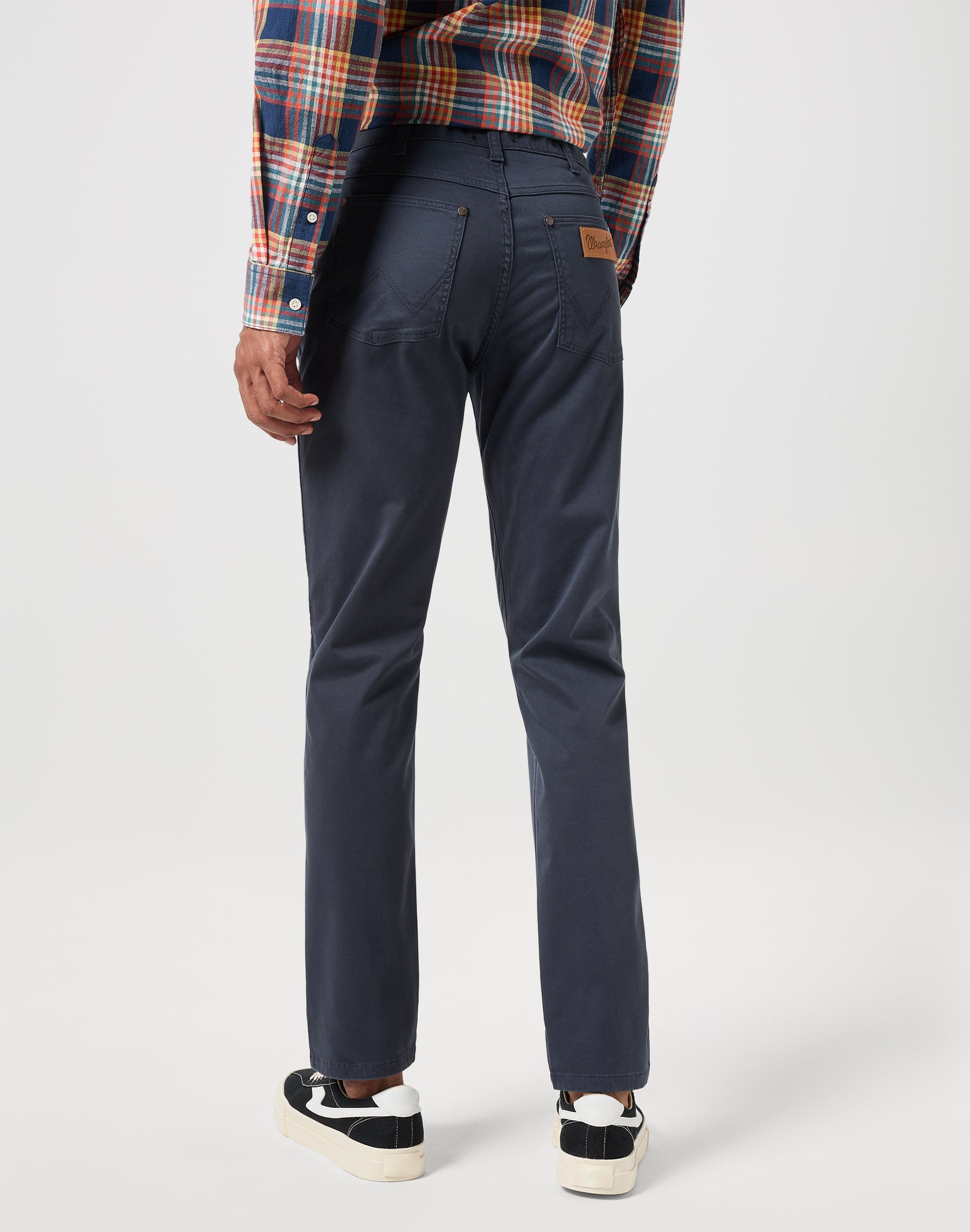 Larston in Dark Navy Hosen Wrangler